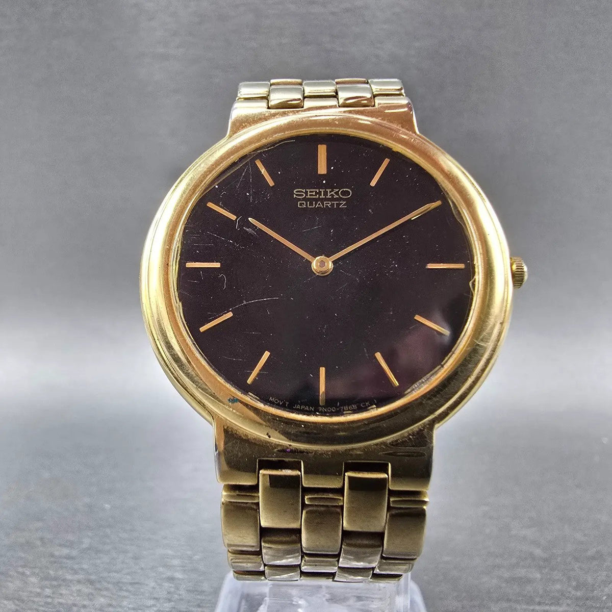 Seiko Watch Men 35mm Black Dial Gold Tone Round Bracelet VTG 7N00-7A70 PARTS6