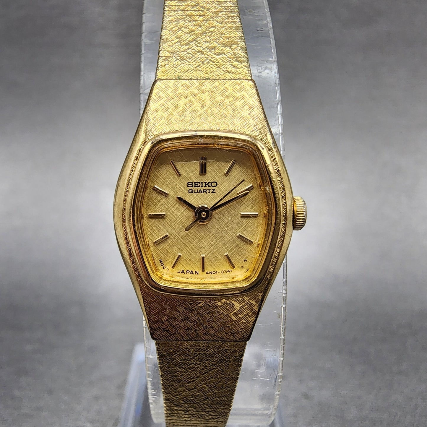 Vintage Seiko Watch Women 17mm Gold Dial Gold Tone Hexagon 4N015021 New Batt A10