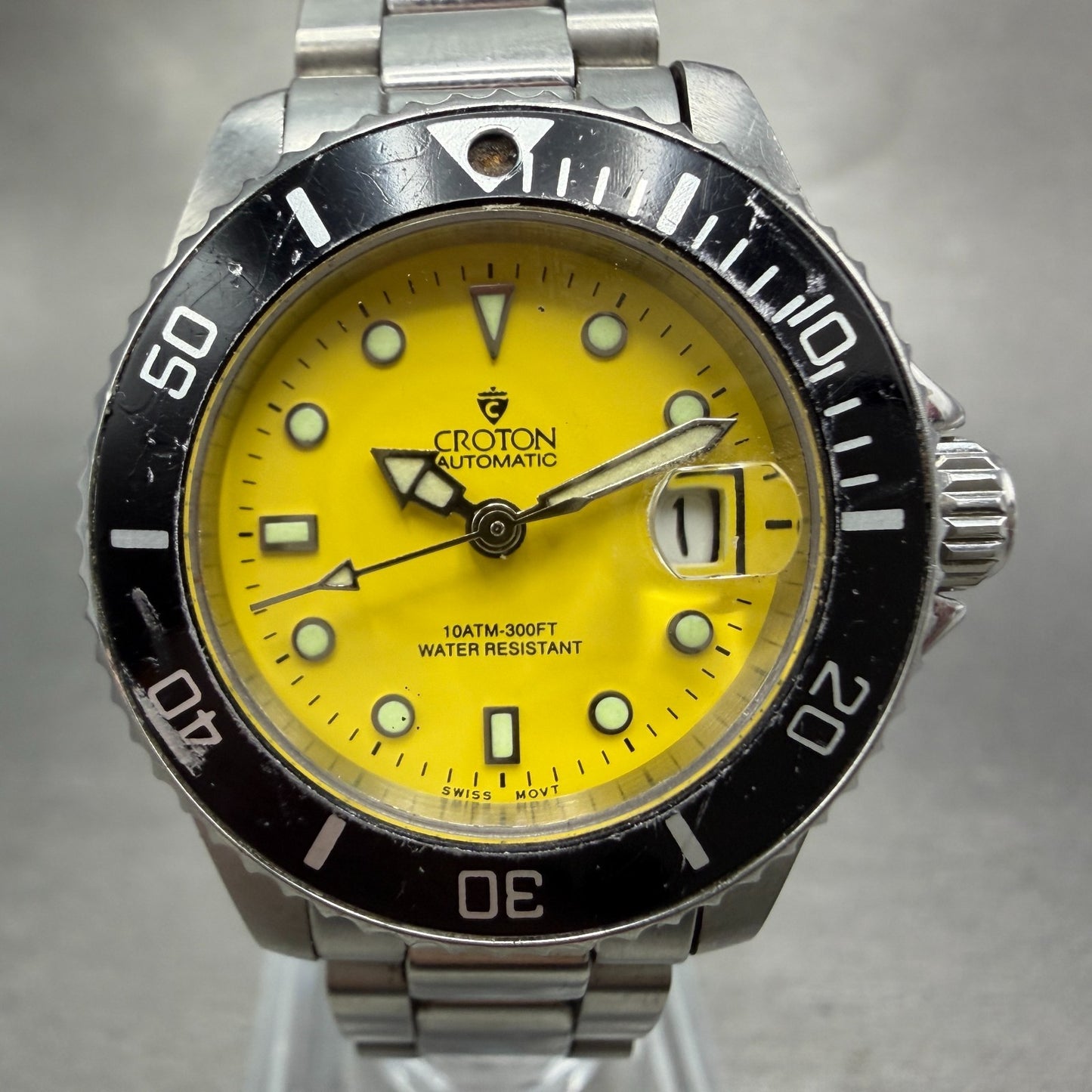 Croton automatic Dive Watch Women 29mm Yellow Dial Silver Tone Date Round Runs0