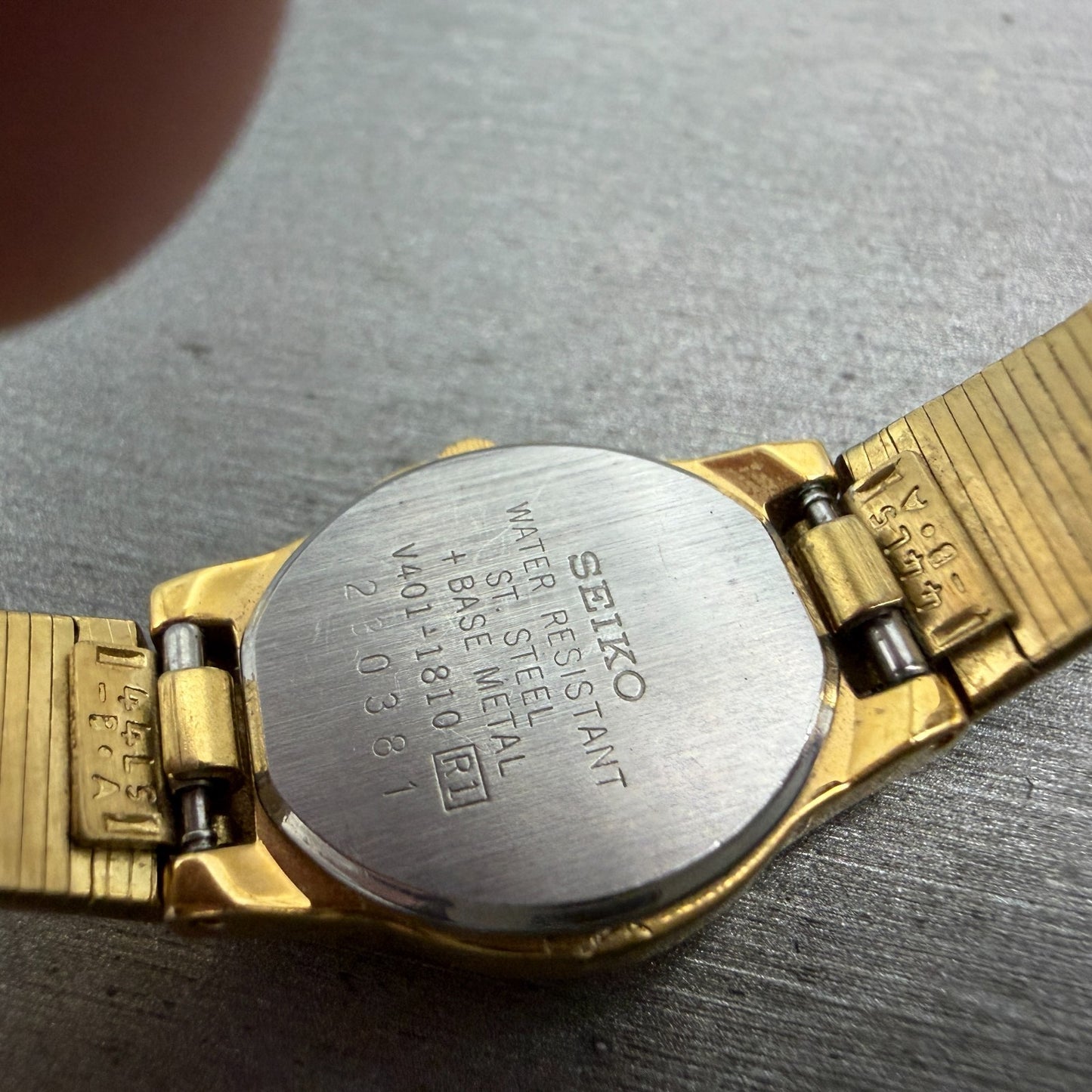 Seiko Watch Women 19mm White Dial Gold Tone Round V401-1810 New Battery Vintage9
