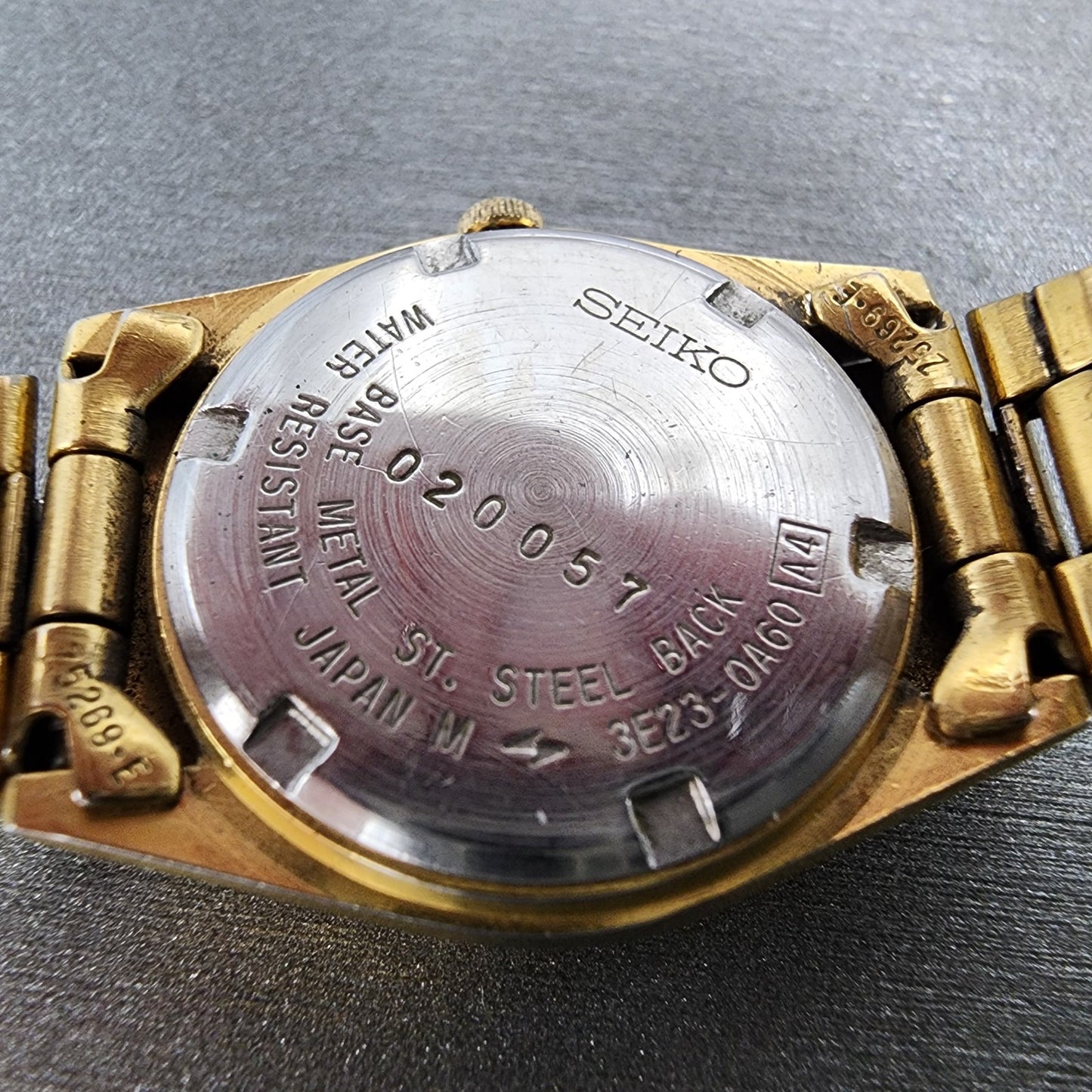 Seiko SQ Watch Women 24mm Gold Dial Gold Tone Daydate Round 3E230A60 NewBattery9