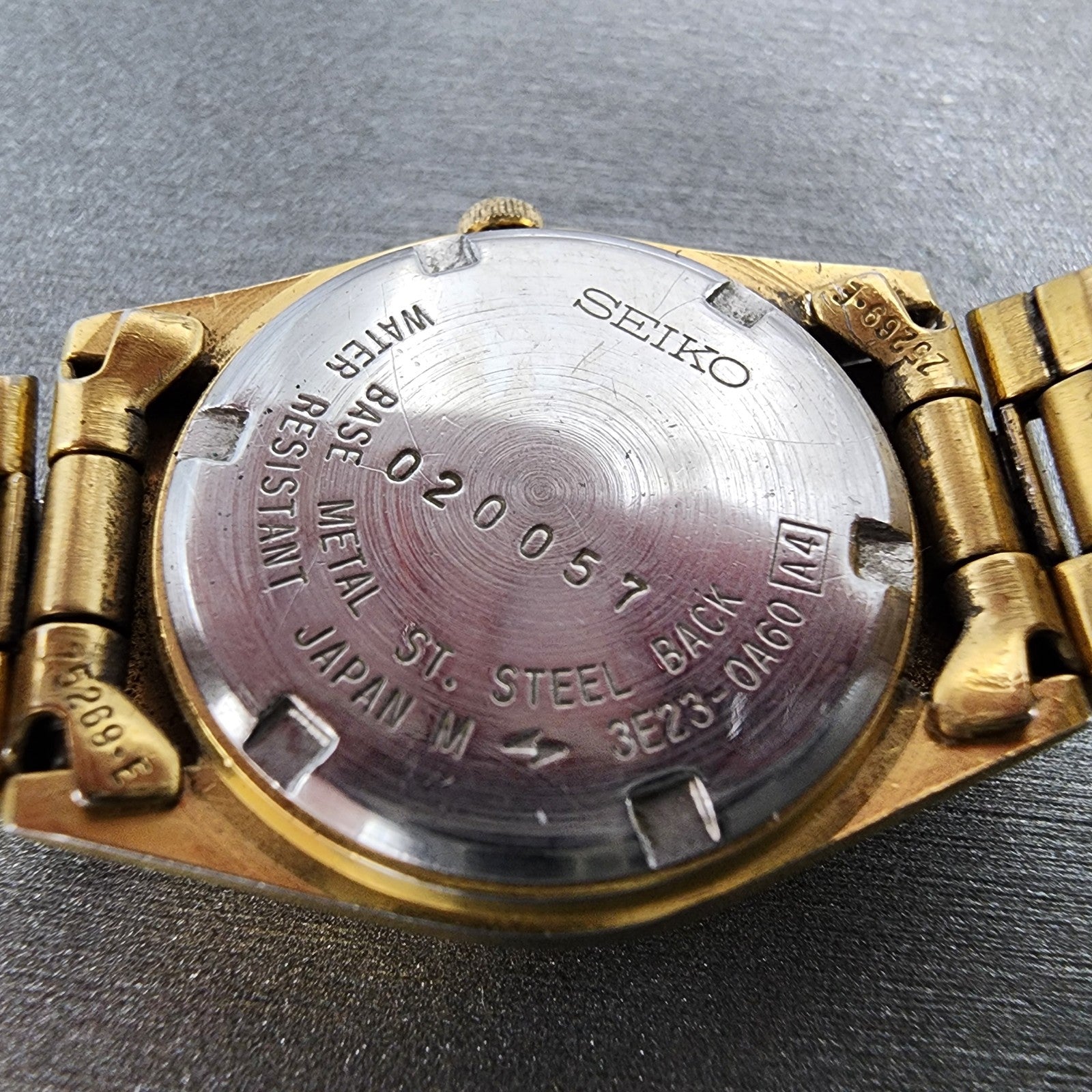 Seiko SQ Watch Women 24mm Gold Dial Gold Tone Daydate Round 3E230A60 NewBattery9
