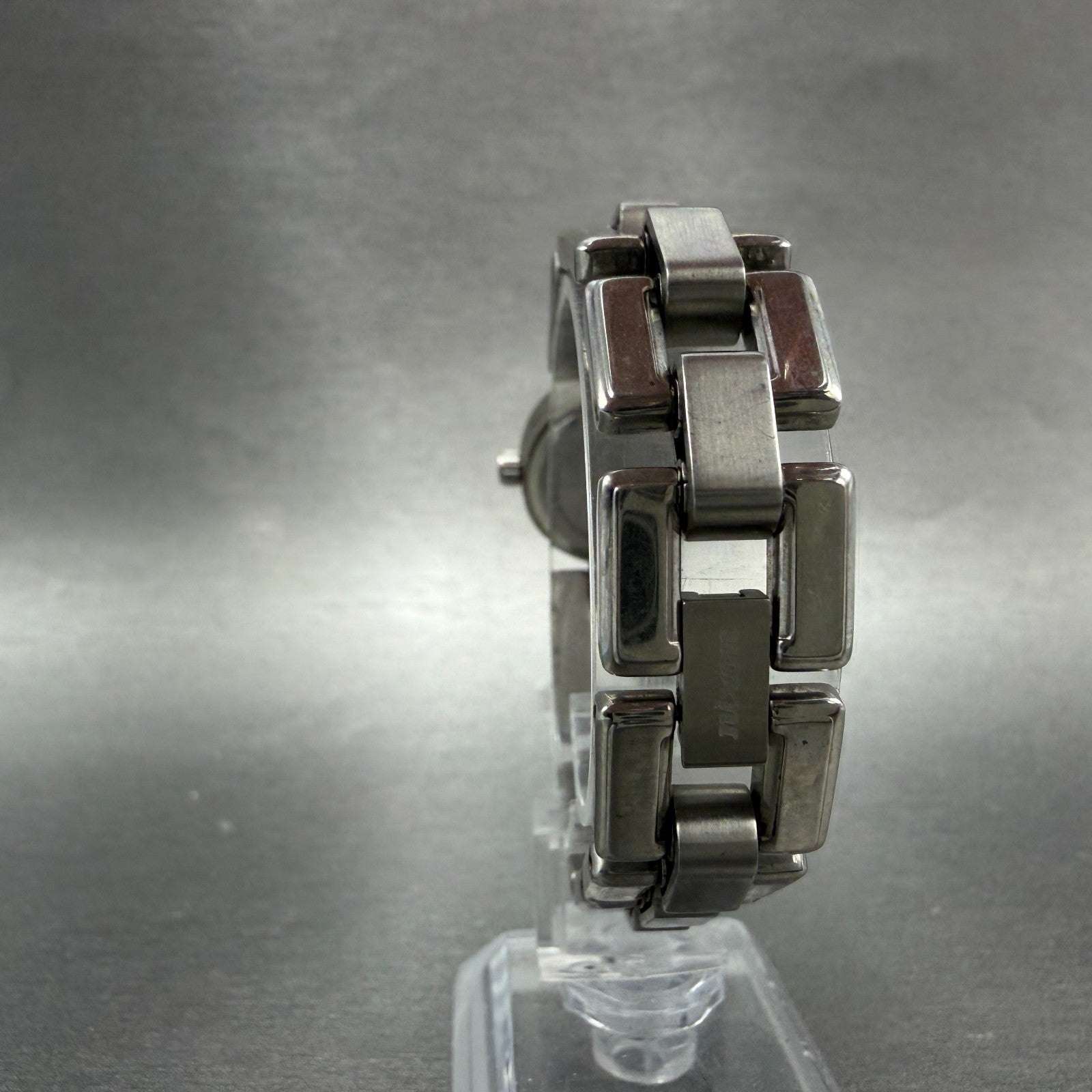 Nixon Nice Watch Women 21mm Black Dial Silver Tone Round New Battery7