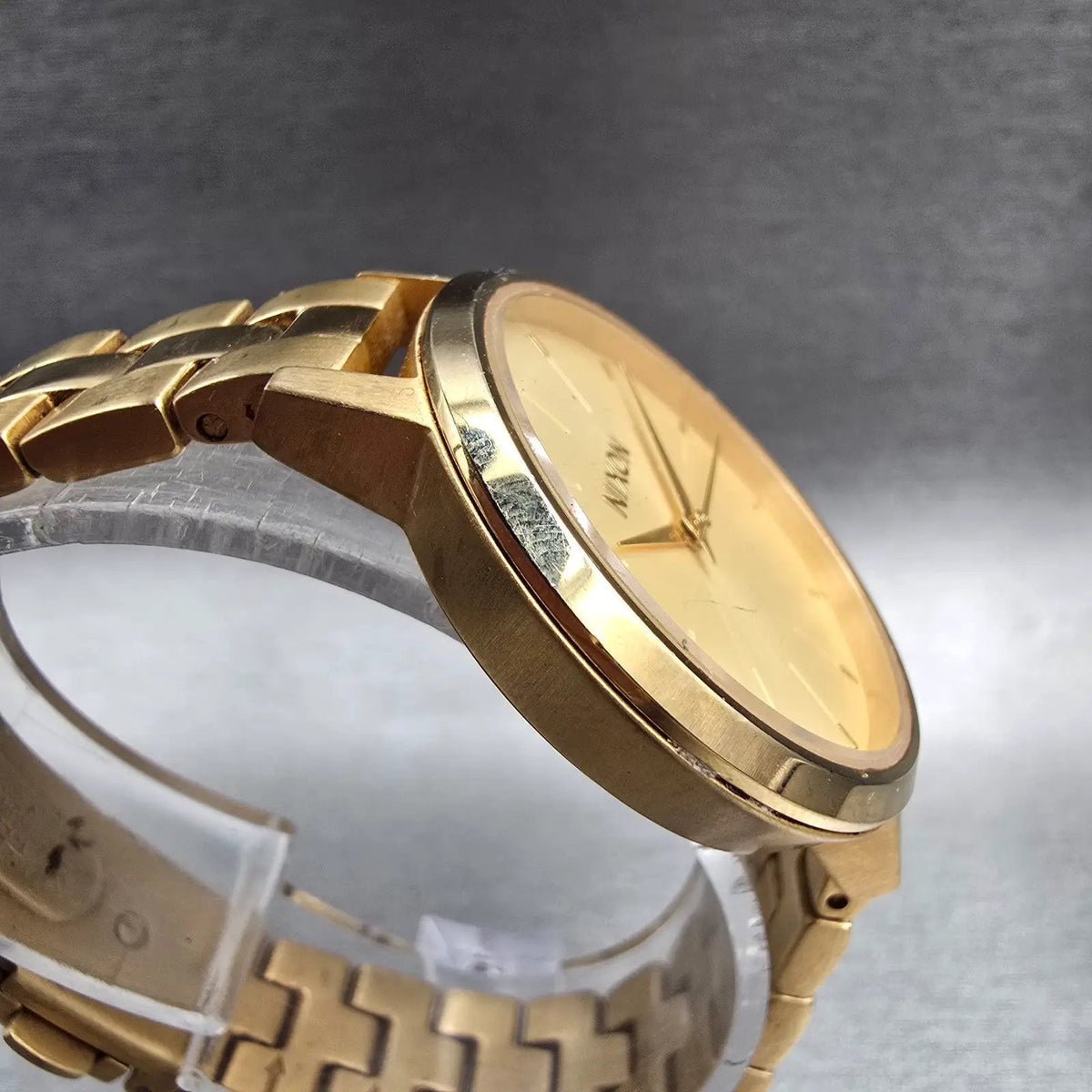 Nixon Kensington Watch Women 32mm Champagne Dial Gold Tone Round New Battery3