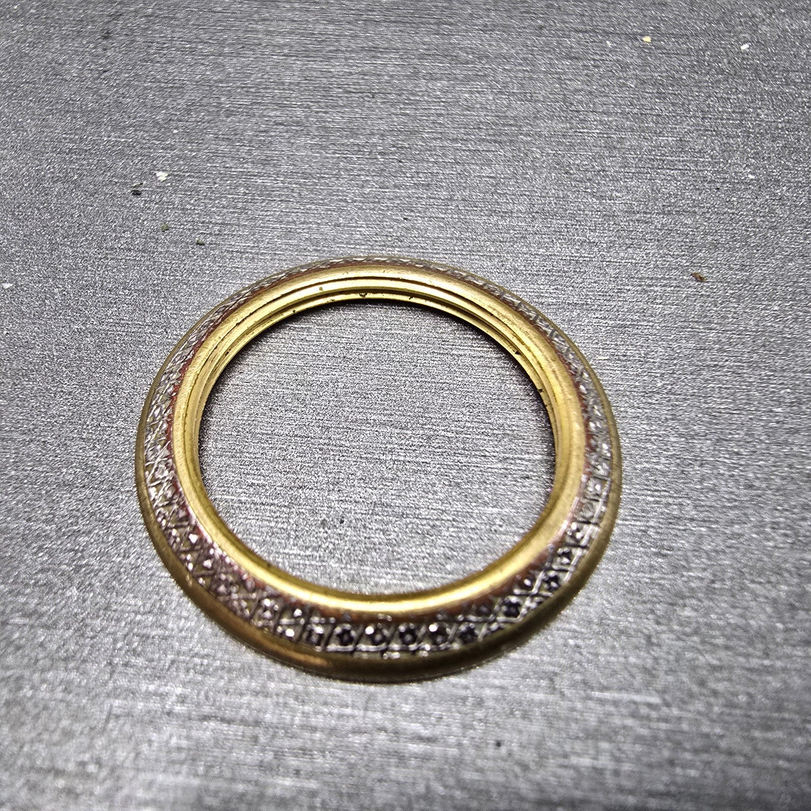 Gucci Diamond Cut Bezel Gold Vintage For 1100L 1200L 11/12.23
