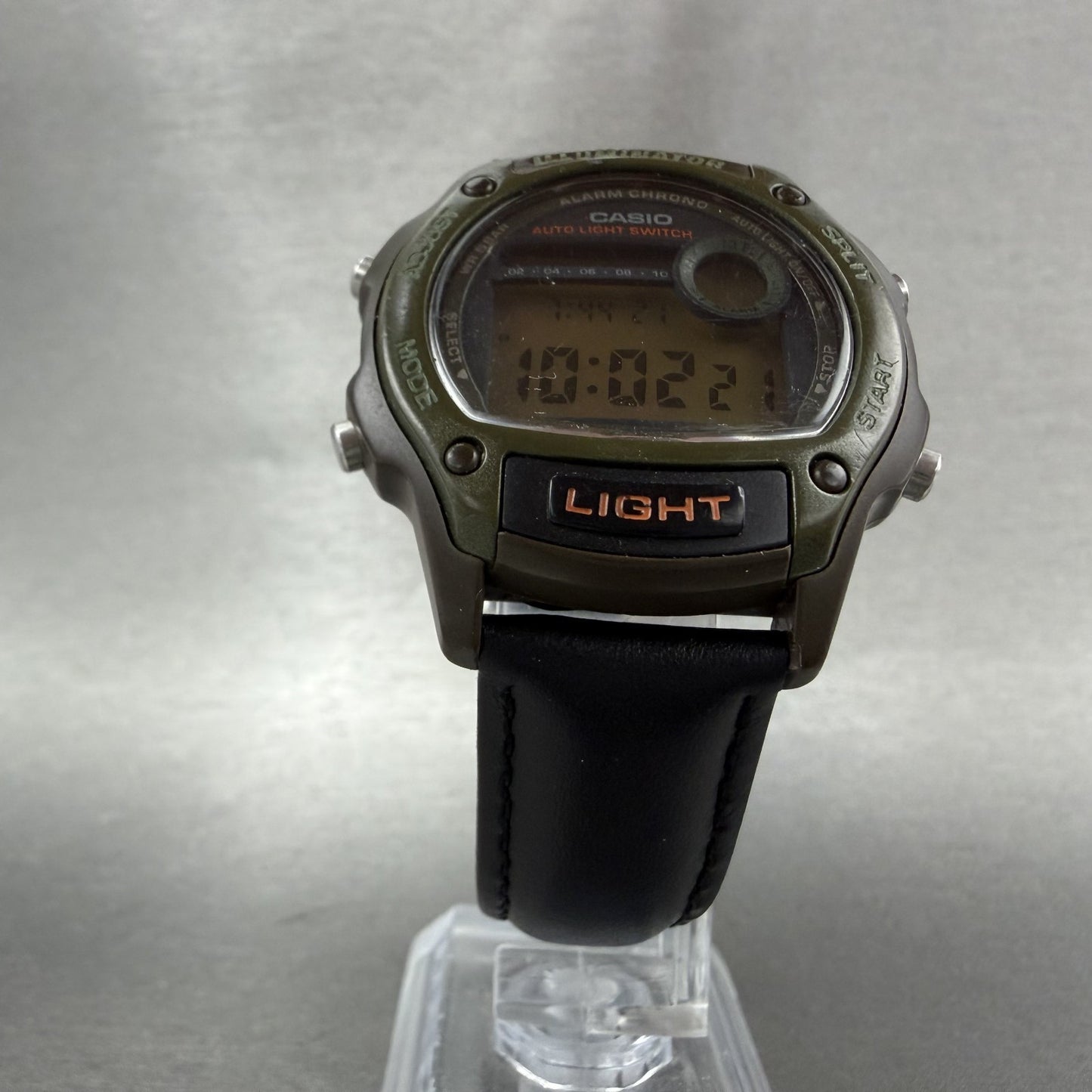 Casio Illuminator W94H Watch Men 37mm Digital Green Alarm Chrono Round New Batt5