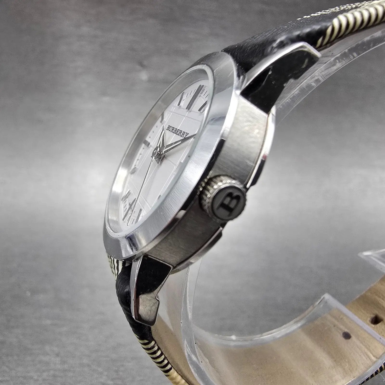 Burberry Watch Women 28mm Silver Dial Silver Tone Date Round BU1387 New Battery2
