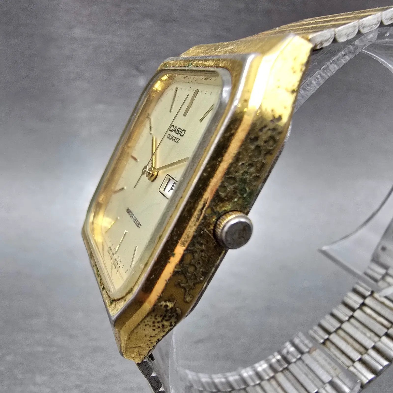 Casio MQ-518 Watch Men 30mm Champagne Dial Gold Tone Rectangle Daydate New BattL2