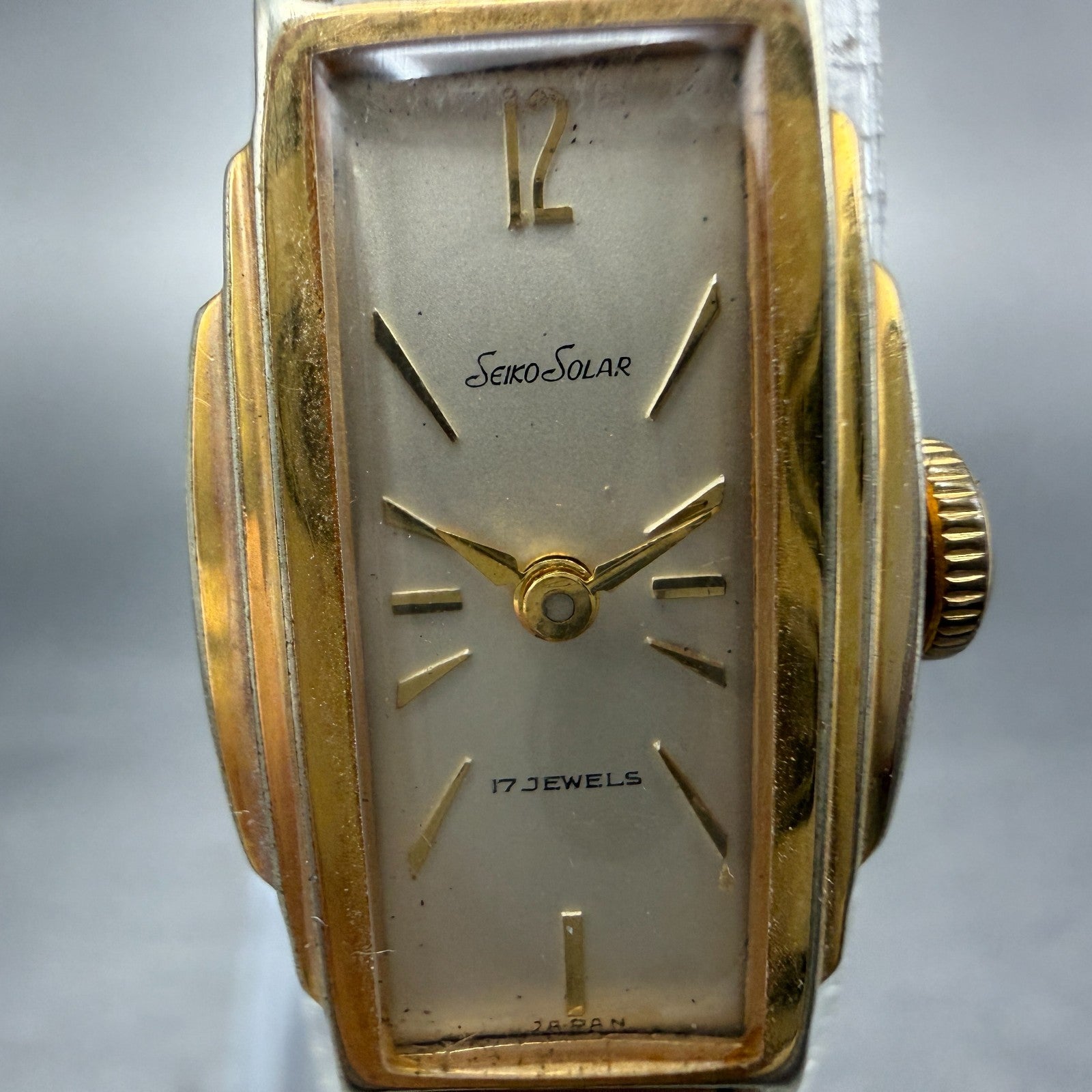 Seiko Solar Tank Watch Women 15mm White Dial Gold Tone Rectangle 562 Manual Runs1