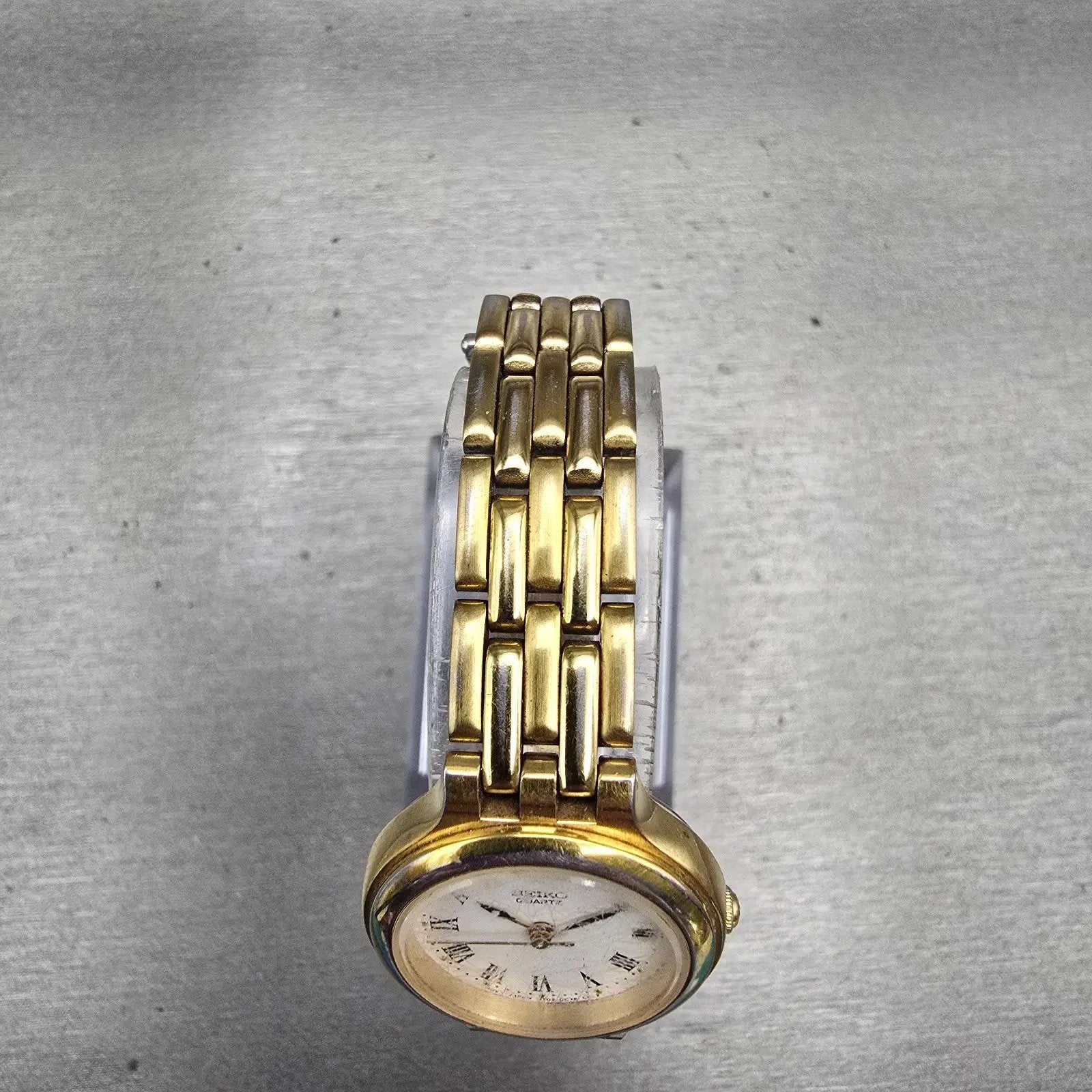 Seiko Watch Women 24mm White Dial Gold Tone Round 3Y02-0B50 New Battery Vintage4