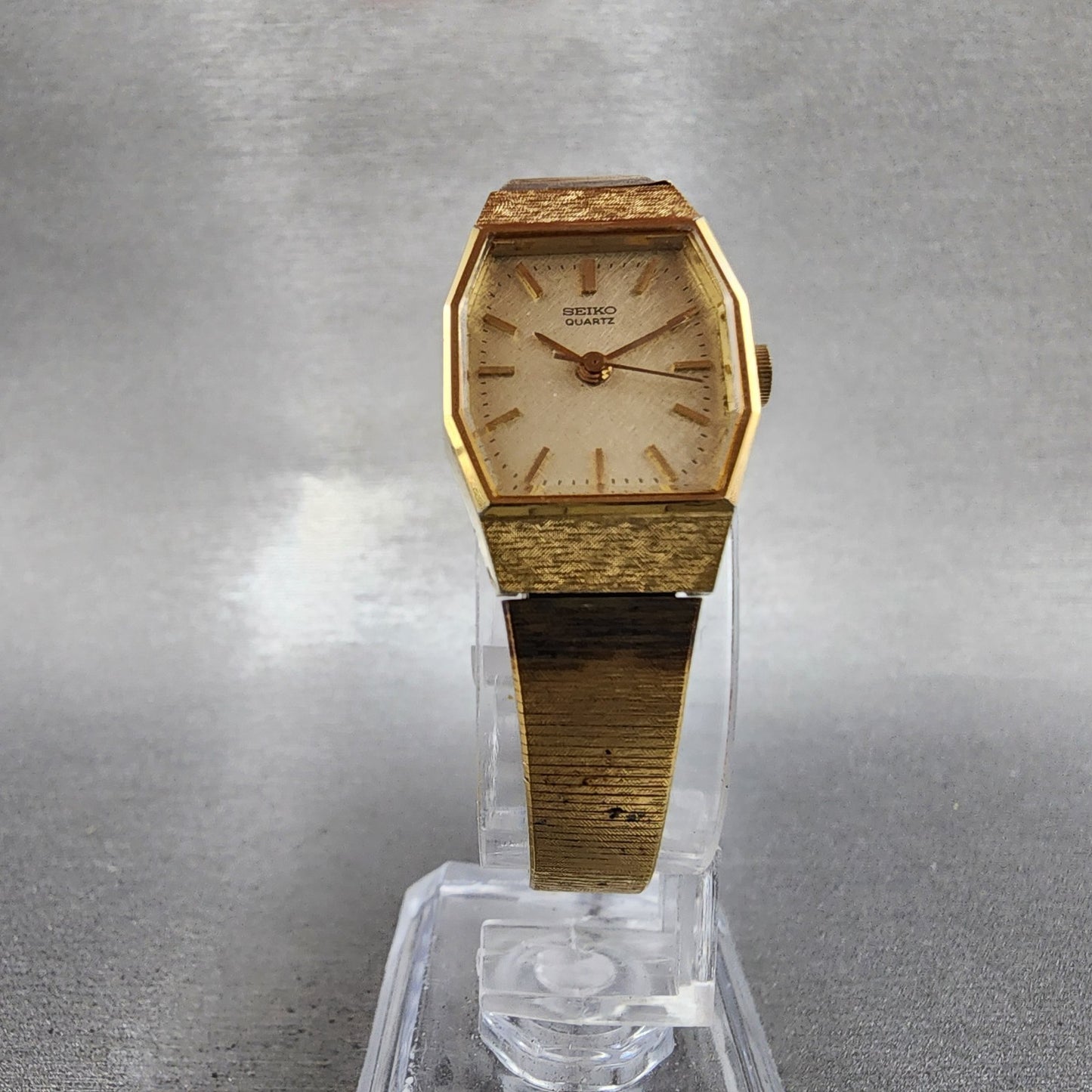 Seiko Watch Women 17mm Champagne Dial Gold Tone Octagon 14215530 New Battery5
