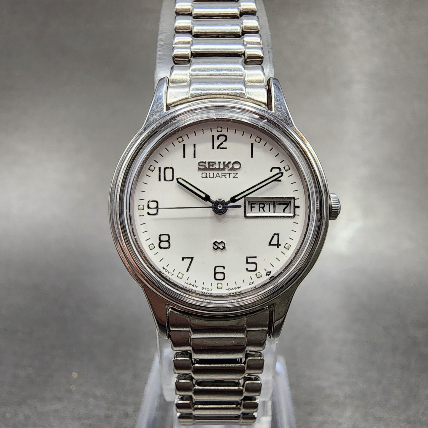 Seiko SQ Watch Women 24mm White Dial Silver Tone Daydate 3y030a29 New Battery0