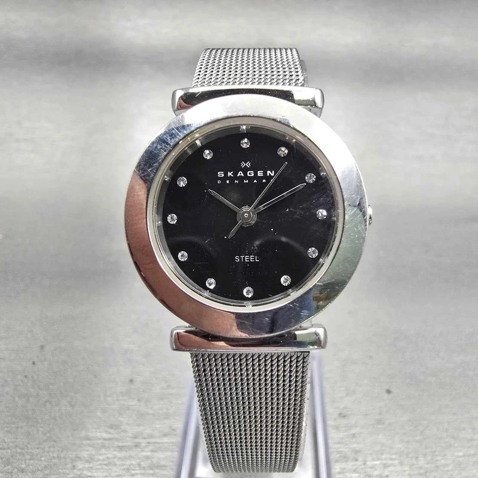 Skagen Denmark Watch Women 26mm Black Dial Silver Tone Round 107SSSBD New Batt G0