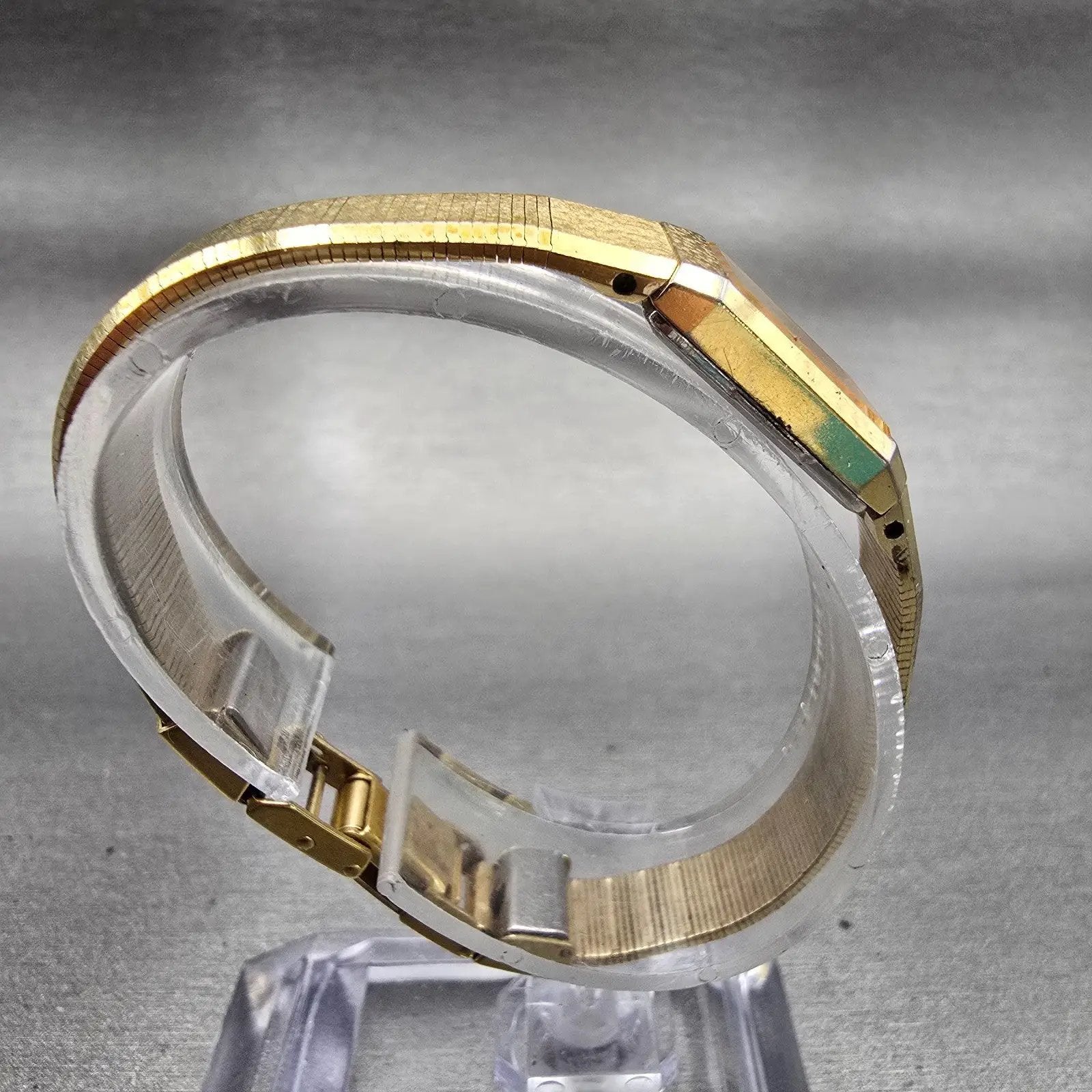 Seiko Watch Women 12mm Gold Dial Gold Tone Rectangle 2E20-6259 New Battery VTG8