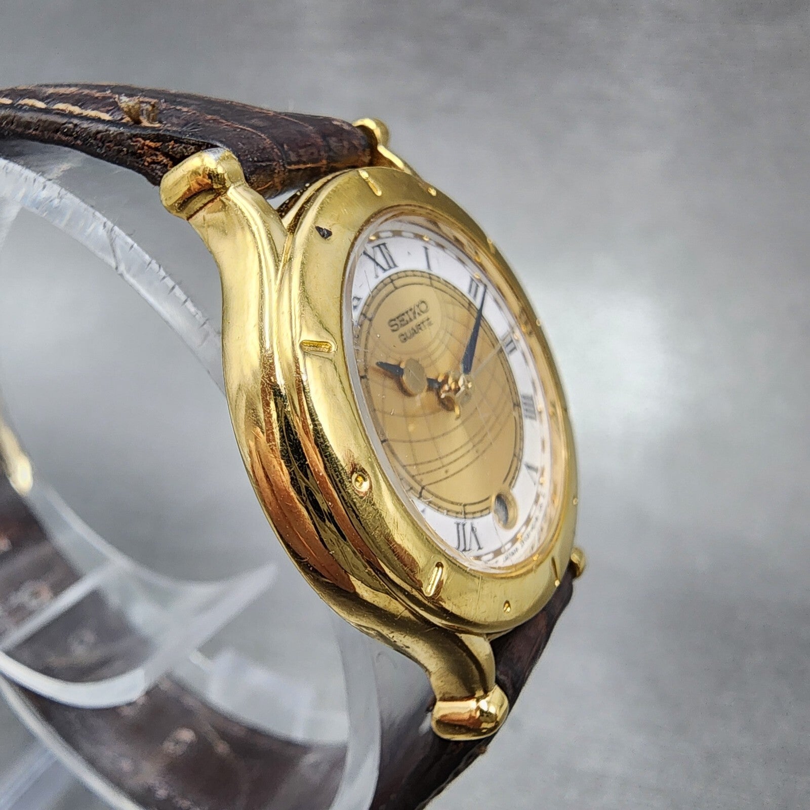 Seiko Age Of Discovery Watch Women 26mm White Dial Gold Tone Date 3Y020B09 PART4