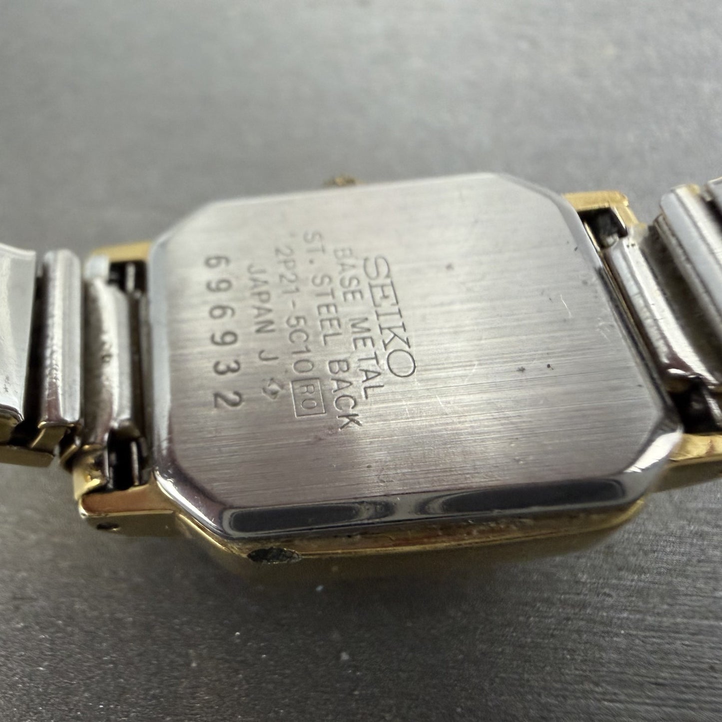 Seiko Tank Watch Women 19mm White Dial Gold Tone Rectangle 2P215C10 New Battery9
