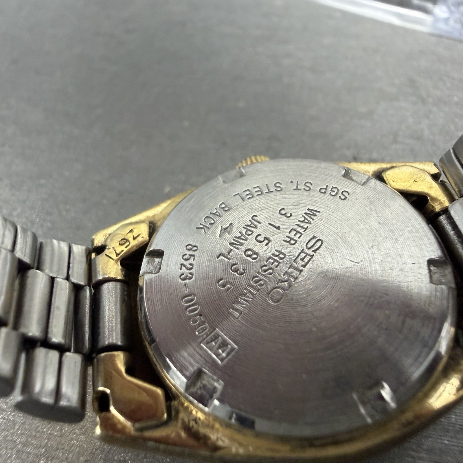 Seiko SQ Watch Women 24mm Champagne Dial Gold Tone Daydate 8523-0050 New Battery9