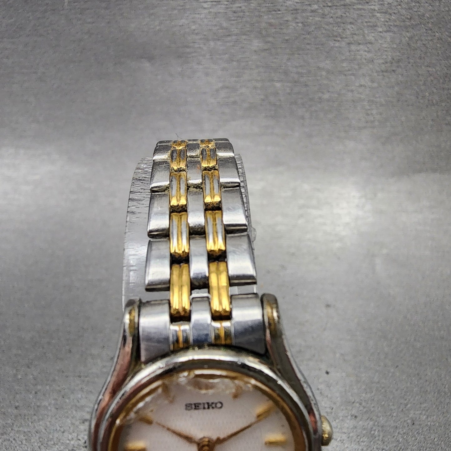 Seiko watch Women 24mm White Dial Two Tone Round V4011630 New Battery VTG4