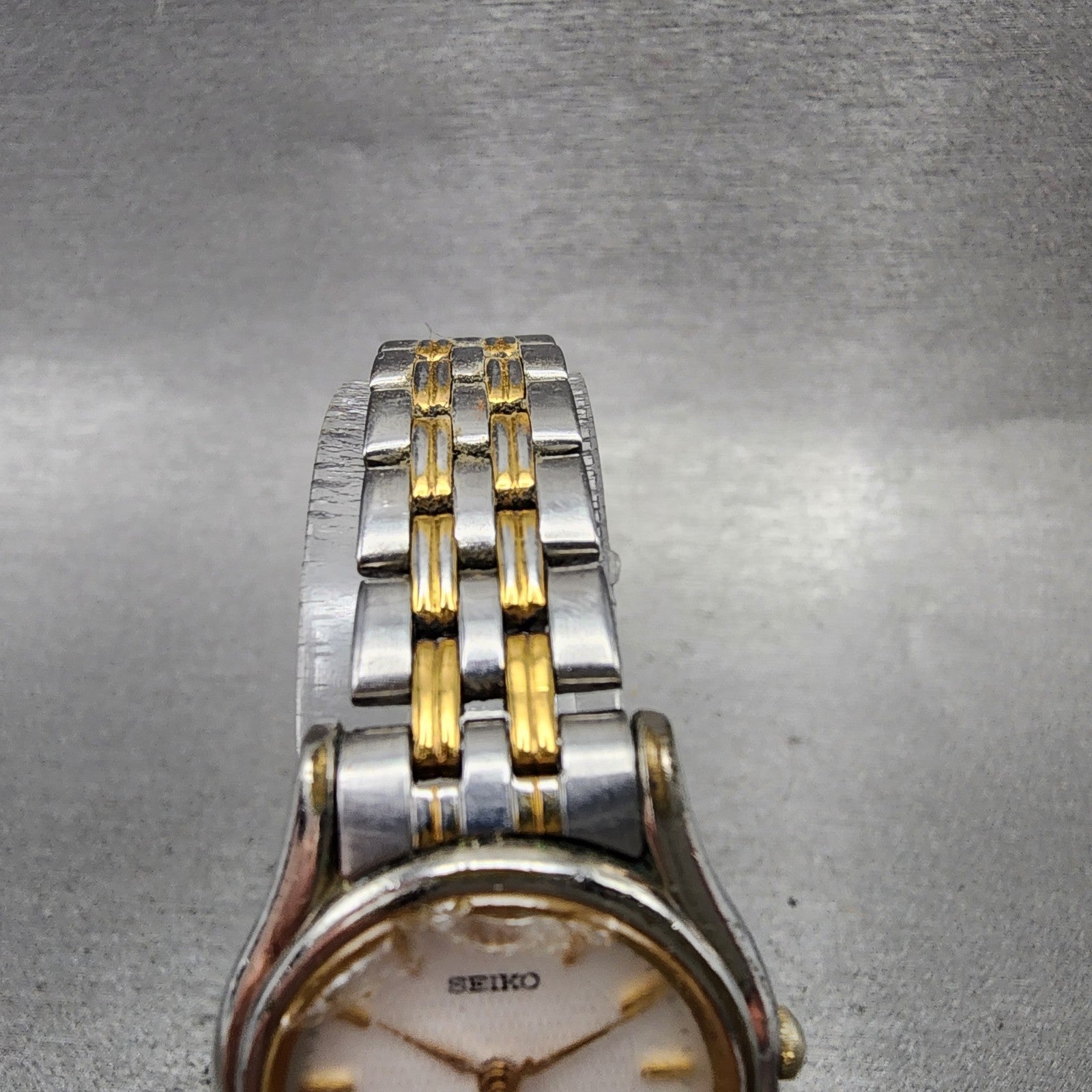 Seiko watch Women 24mm White Dial Two Tone Round V4011630 New Battery VTG4