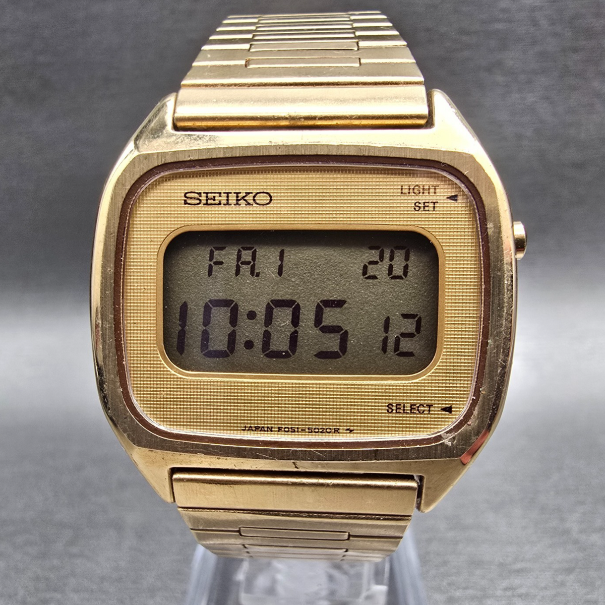 Seiko Digital Watch Men 32mm Gold Dial Gold Tone Daydate F051-5029 New Battery0