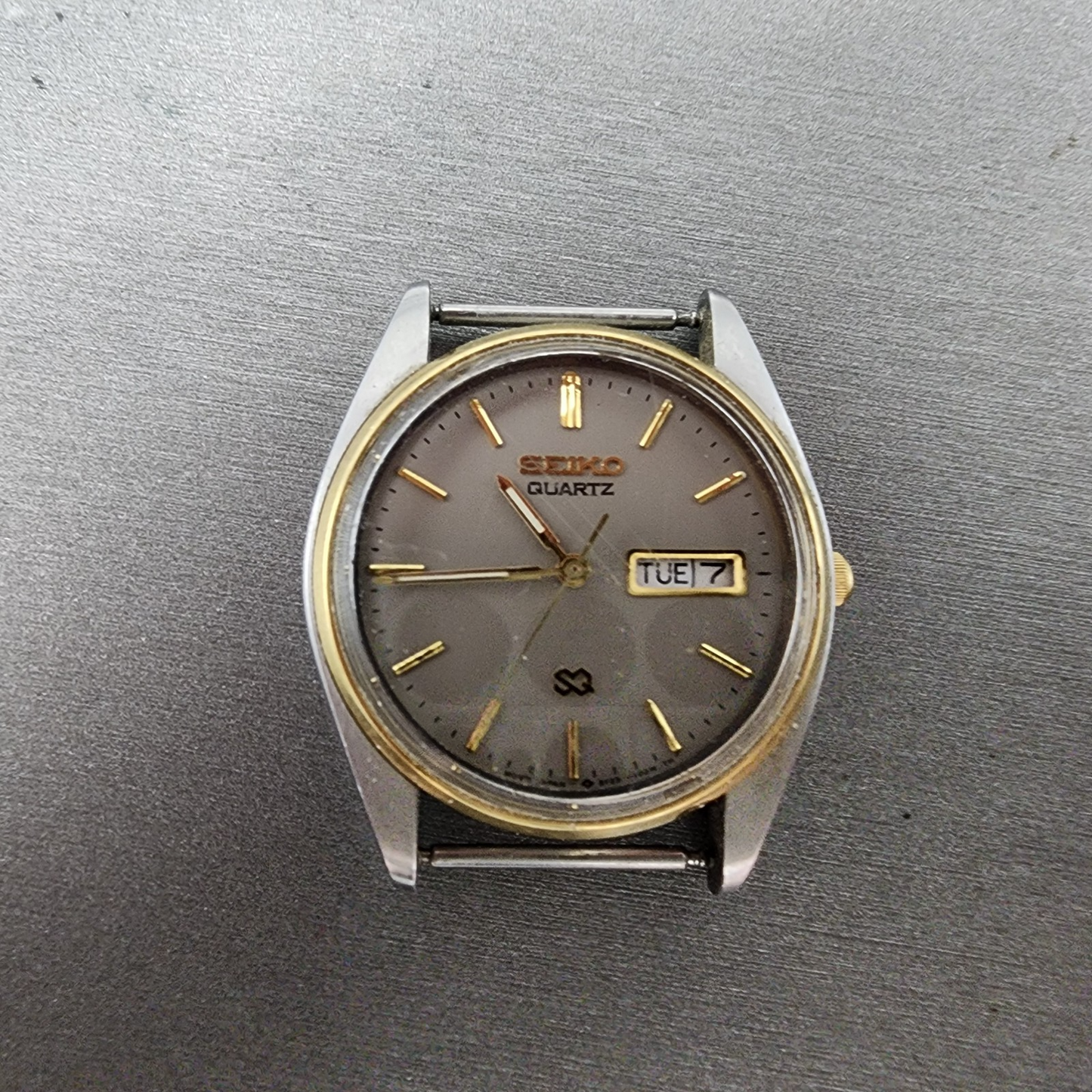 Seiko SQ Watch Men 33mm Gray Dial Two Tone Round Daydate 5y236020 PARTS0