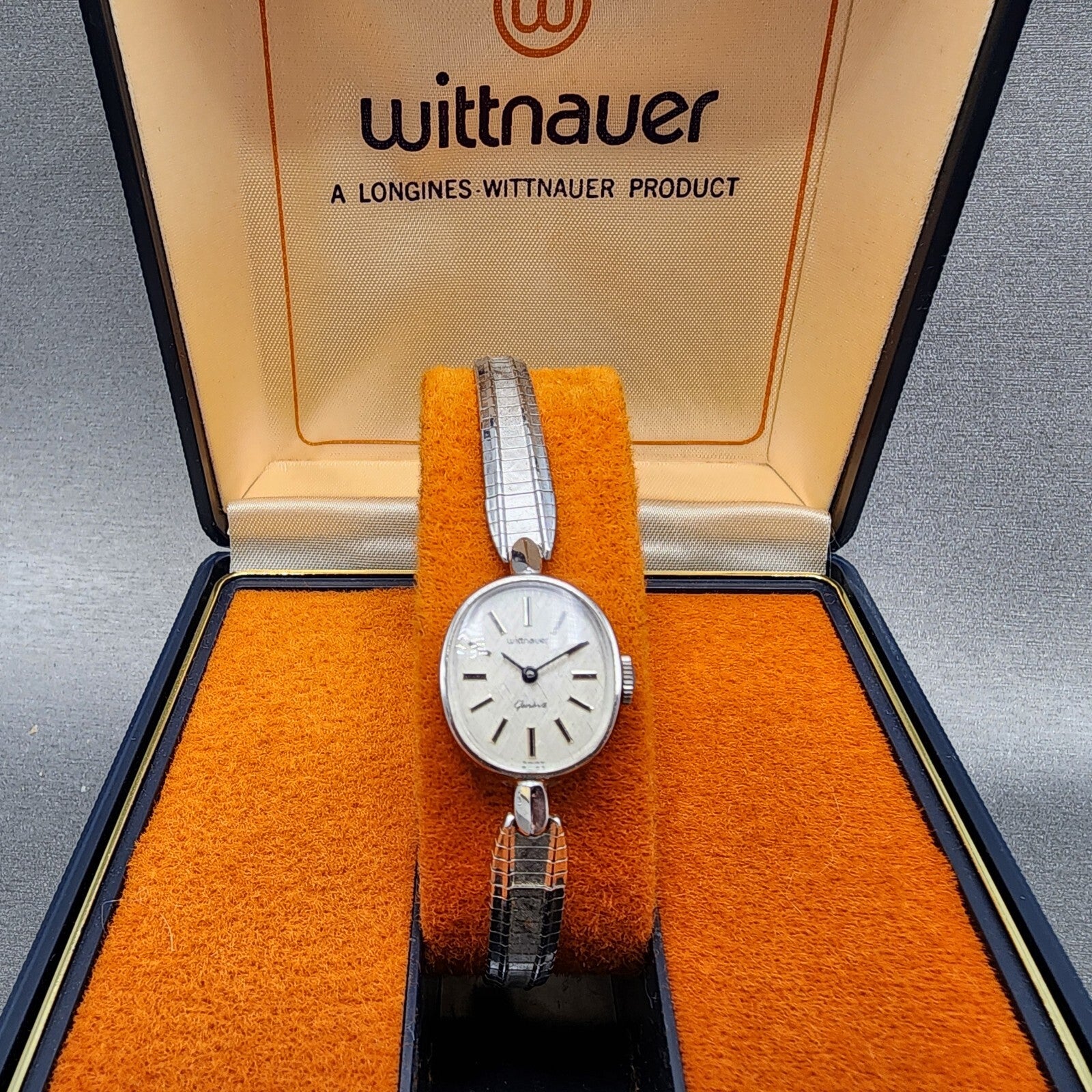 Wittnauer Geneve Watch Women 17mm Silver Dial Silver Tone NOS Oval Manual Wind0
