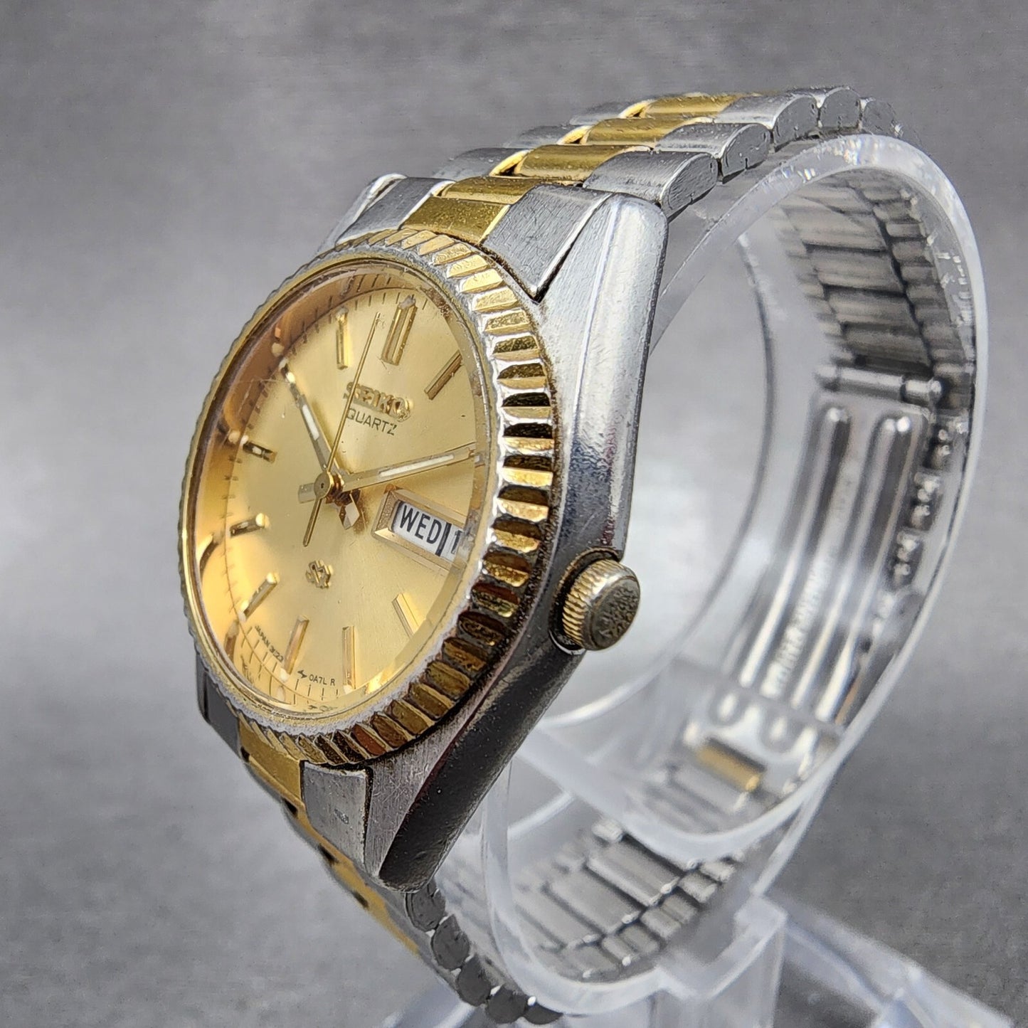 VTG Seiko SQ Watch Women 24mm Gold Dial Two Tone Daydate Round 3E230A60 New Bat2