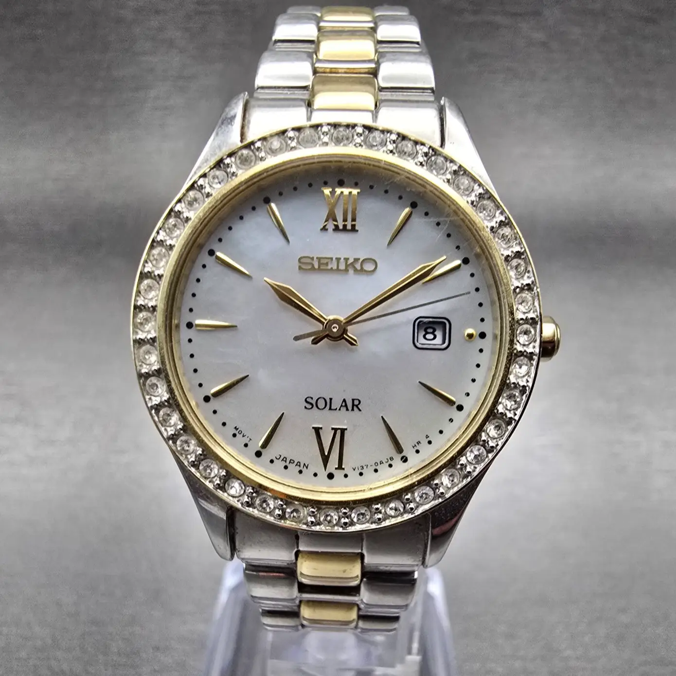 Seiko Solar Watch Women 28mm MOP Dial Two Tone Date Gemmed Round V137-0AA0 Works0