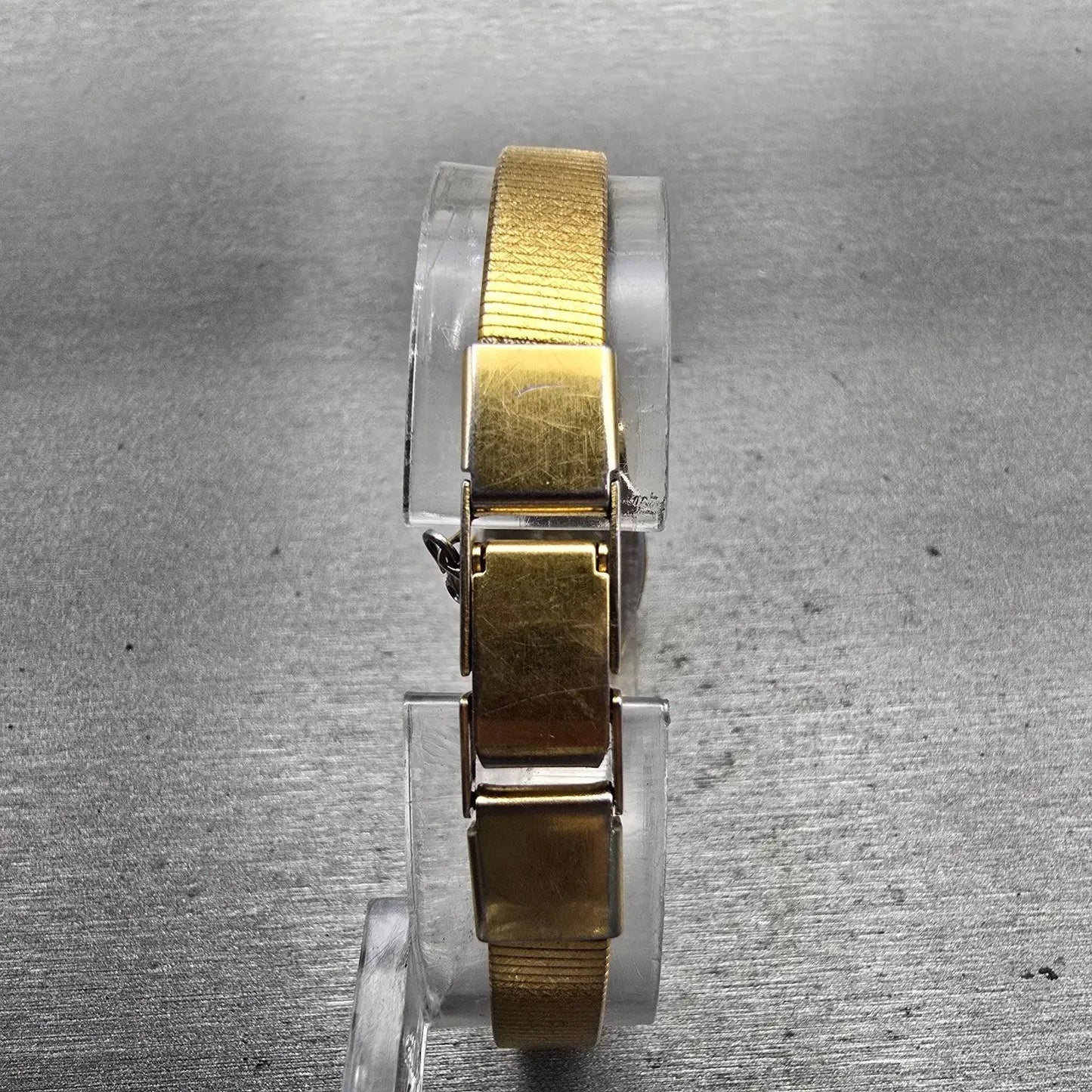 Citizen CQ Watch Women 16mm Champagne Dial Gold Tone Oval 3220-891422 New Batt7