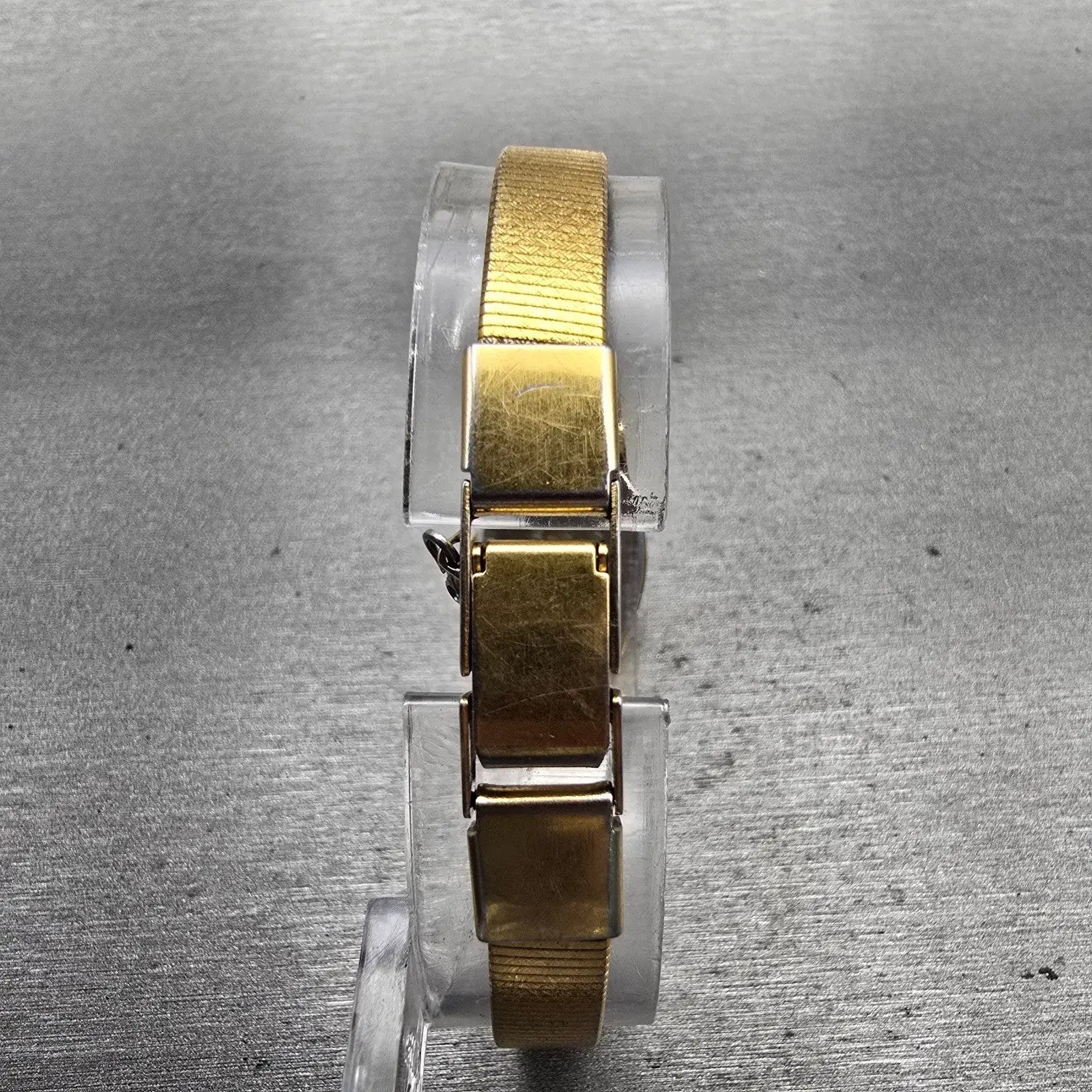 Citizen CQ Watch Women 16mm Champagne Dial Gold Tone Oval 3220-891422 New Batt7