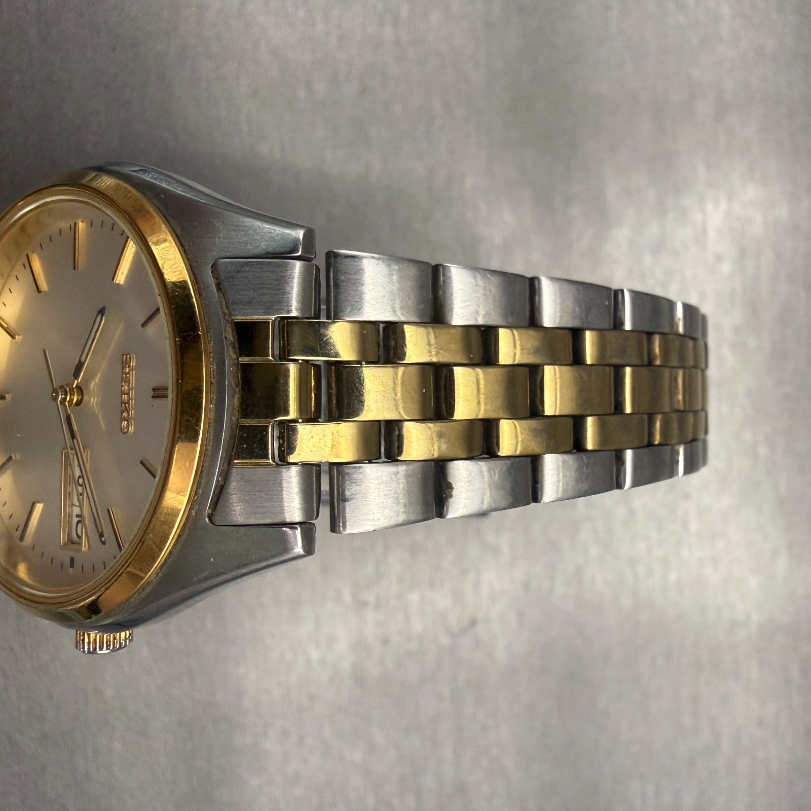 Seiko Watch Men 37mm Silver Dial Two Tone Daydate Round 7N43-9048 New Battery Ad4