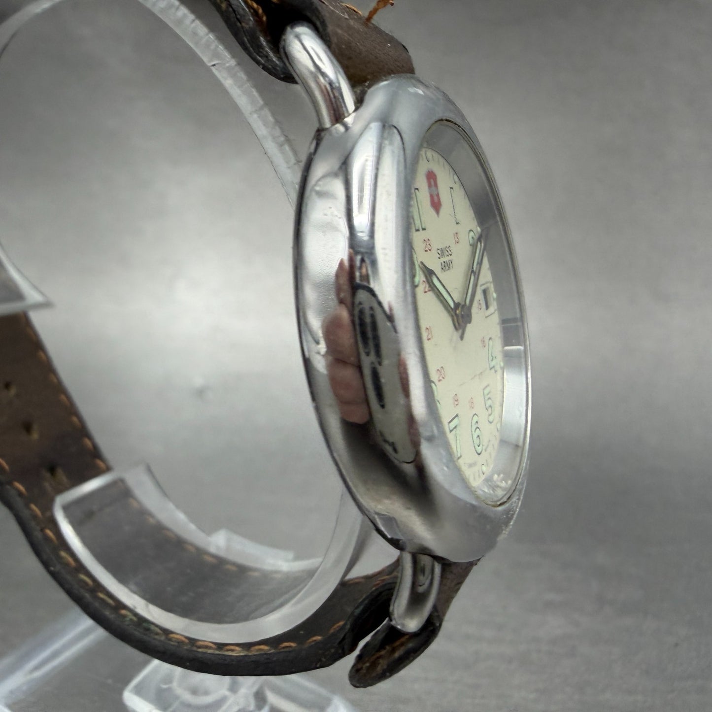 Victorinox Swiss Army Calvary Watch Men 37mm Cream Dial Silver Tone Date PART JP4