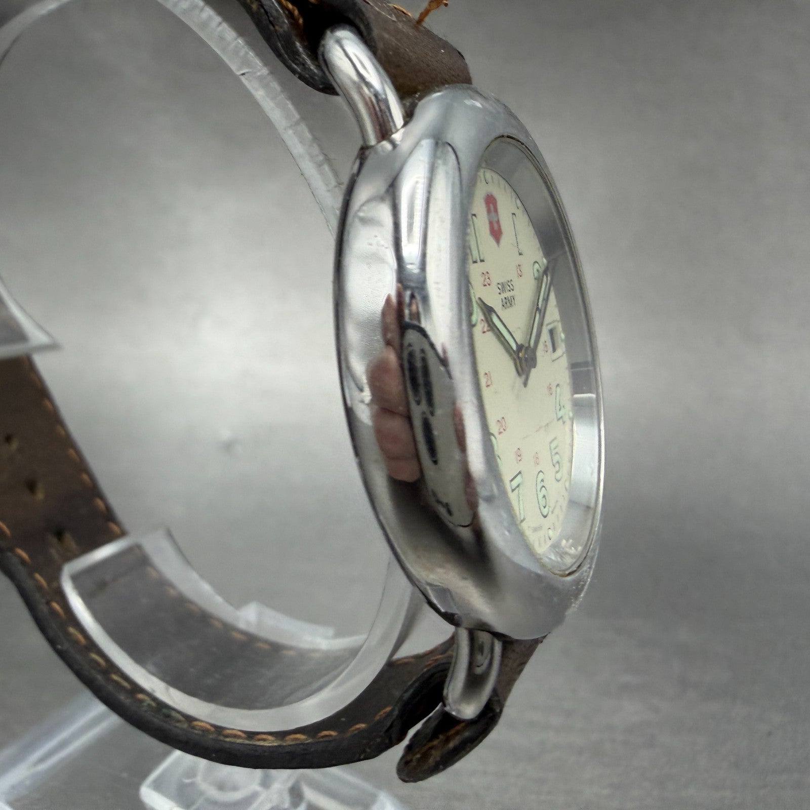Victorinox Swiss Army Calvary Watch Men 37mm Cream Dial Silver Tone Date PART JP4
