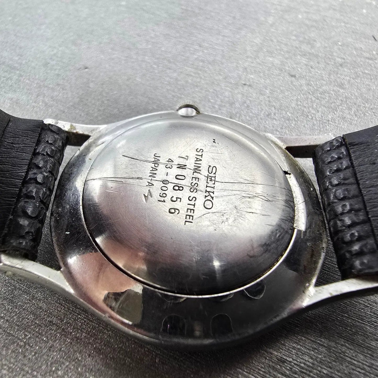 Seiko Watch Men 33mm White Dial Silver Tone Round Vintage 43-0091 PARTS NINJK10