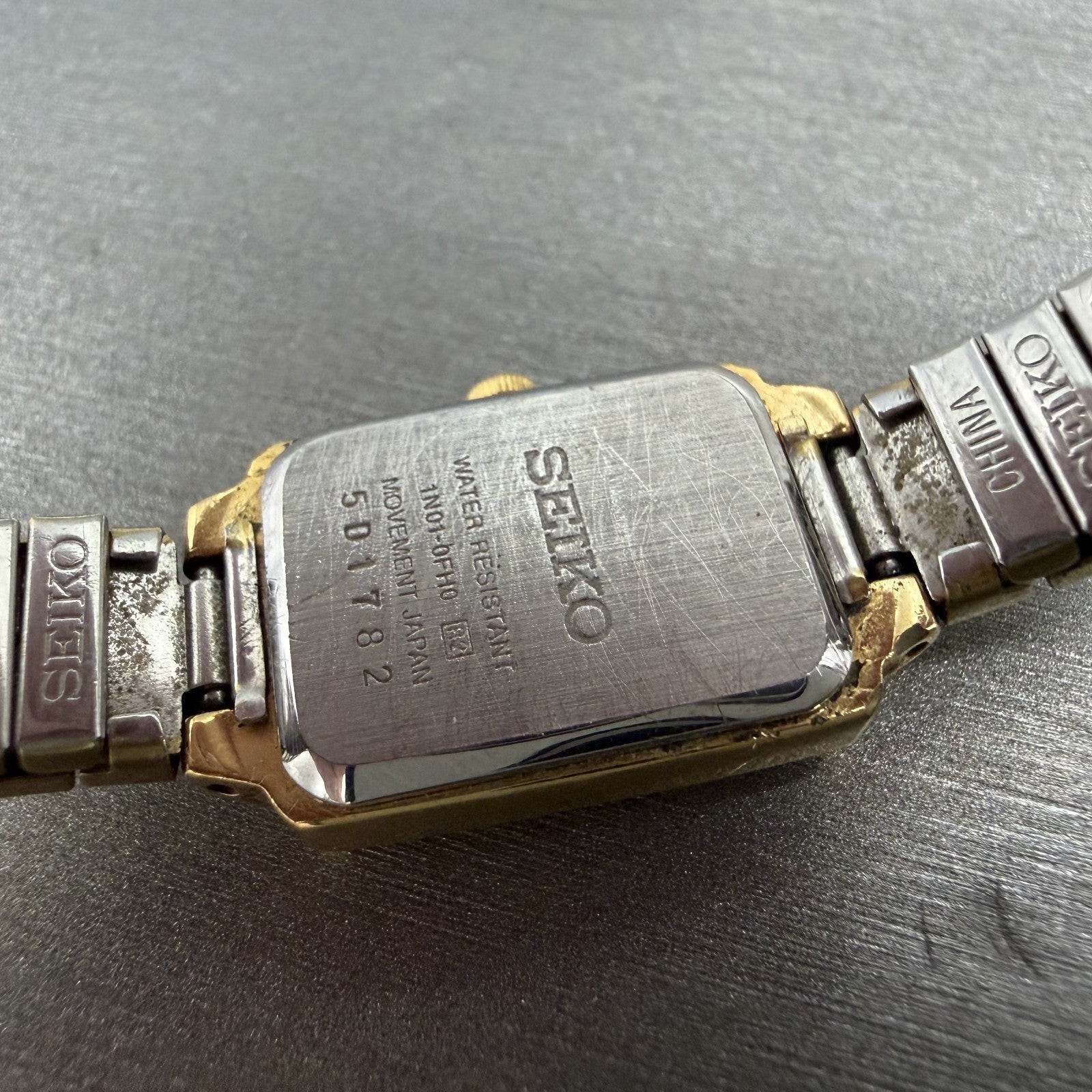 Seiko Tank Watch Women 16mm White Dial Gold Tone Rectangle 1n01-0FH0 New Battery9