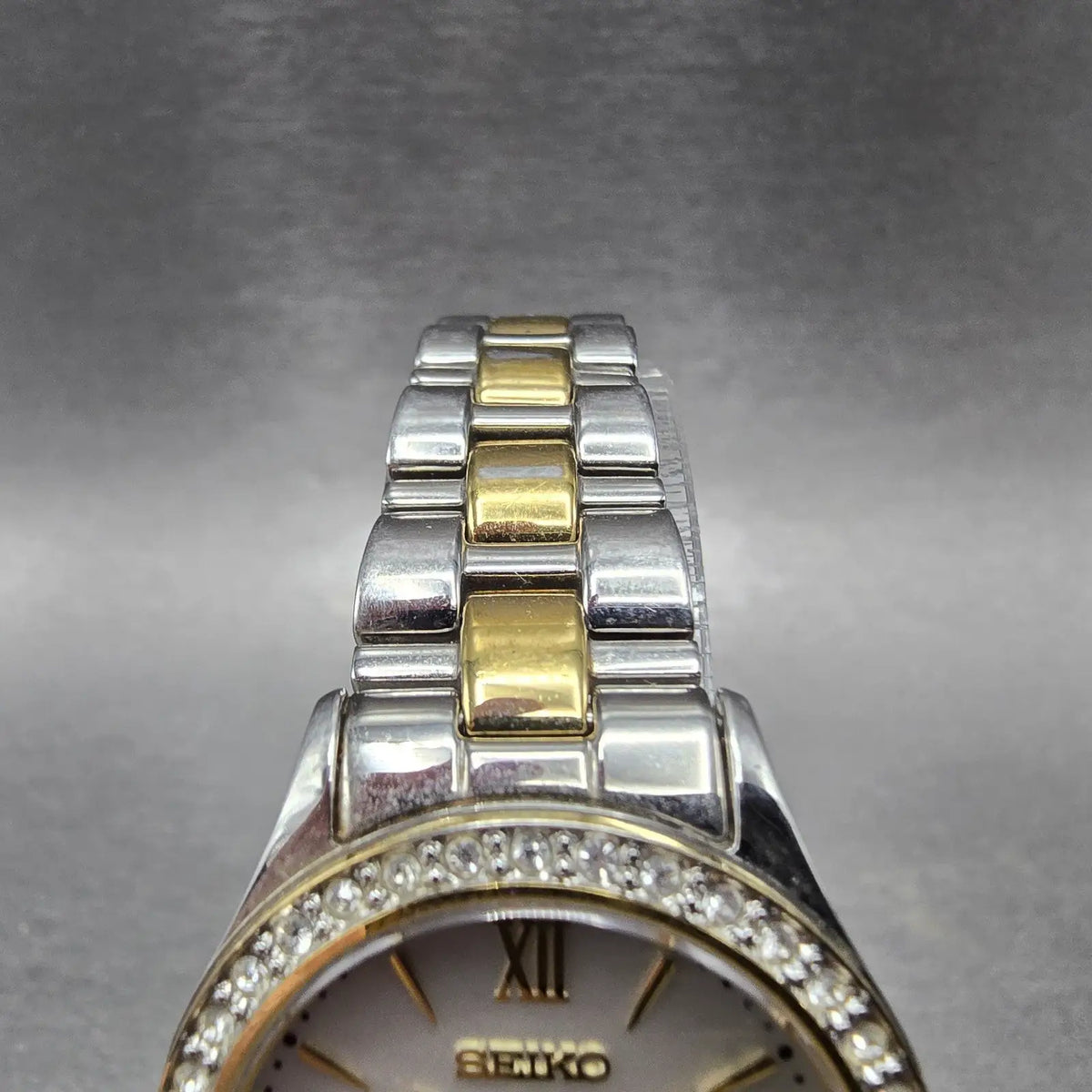 Seiko Solar Watch Women 28mm MOP Dial Two Tone Date Gemmed V137-0AA0 Works JP 954