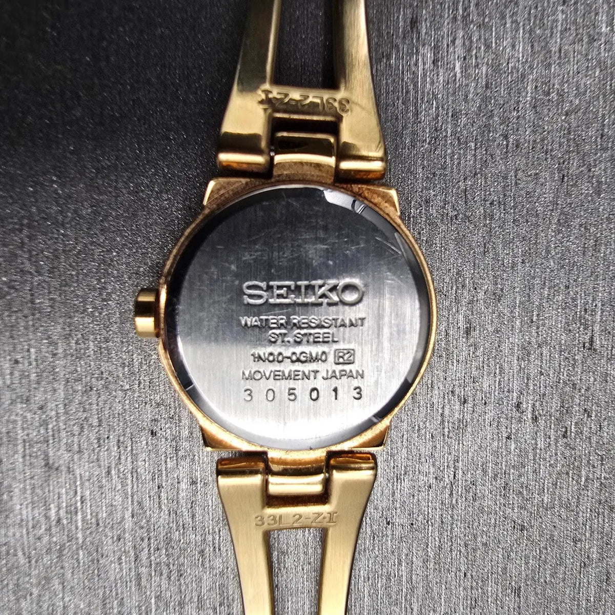 Seiko Watch Women 20mm Black Dial Gold Round Bangle 1N00-0GM0 New Battery11