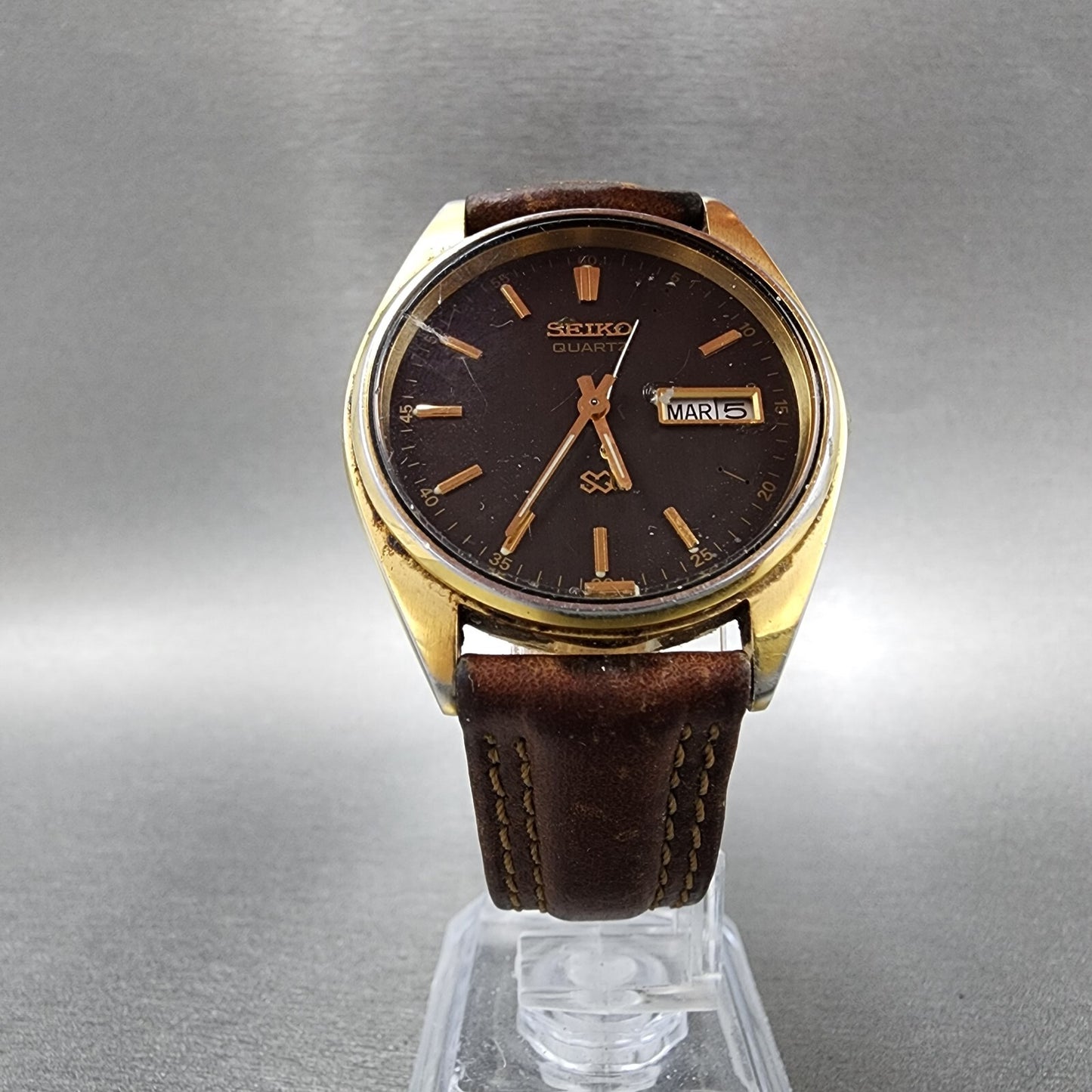 Seiko SQ Watch Men 35mm Black Dial Gold Tone Daydate Round 5Y238A19 PARTS6
