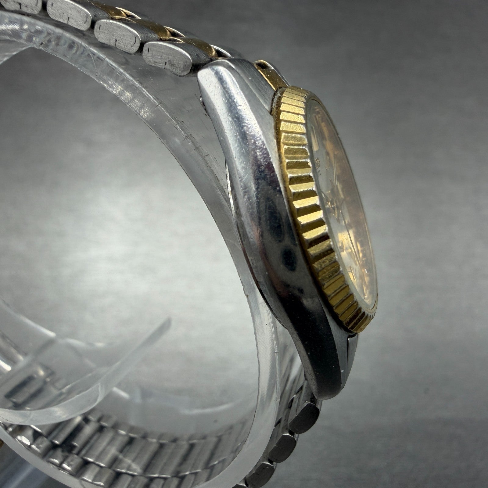 Seiko SQ Watch Women 25mm Silver Dial Two Tone Daydate Round 2A23-0039 NewBat 983