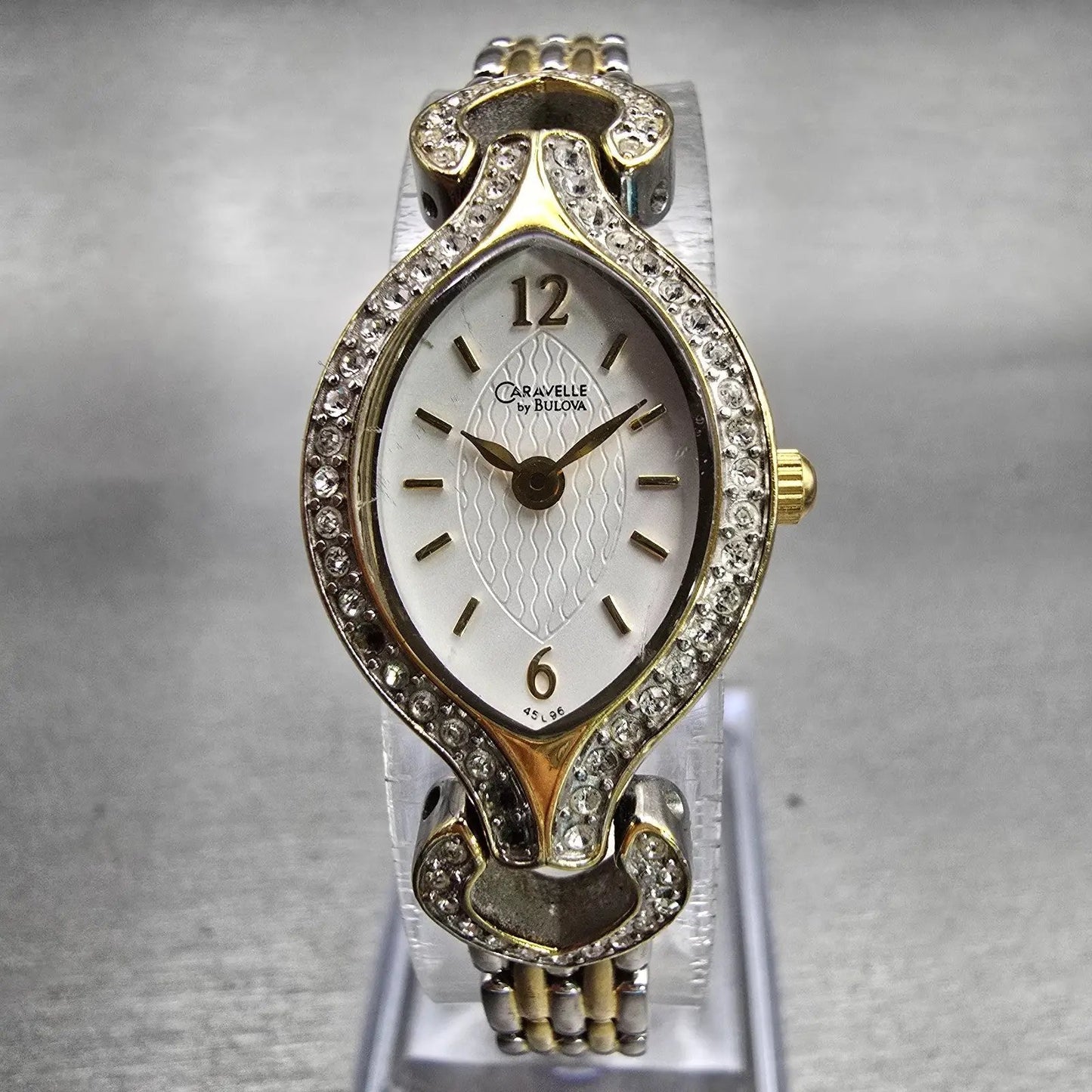 Bulova Caravelle Watch Women 18mm White Dial Silver Tone Gemmed 45L96 New Batt0