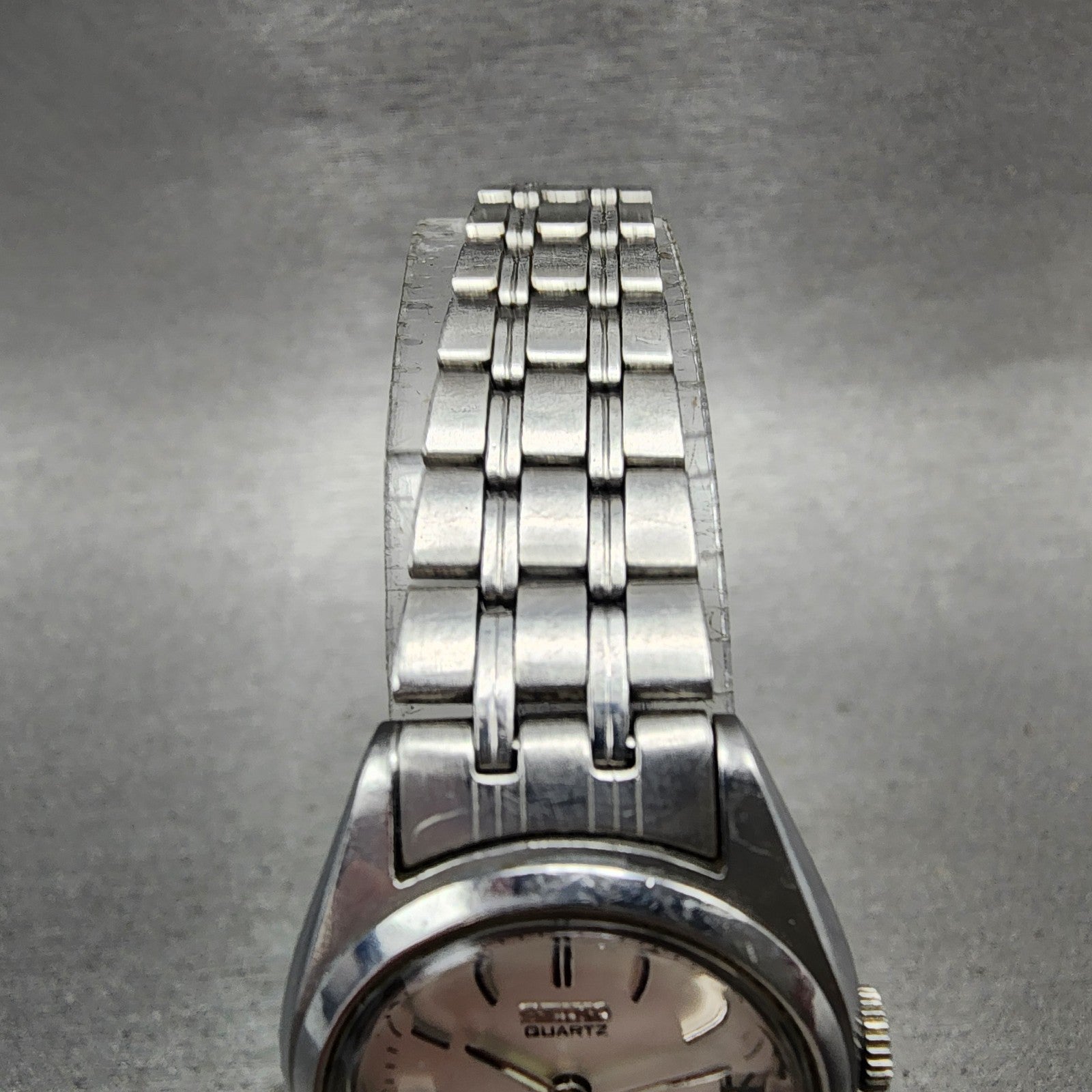Seiko Sq Watch Women 23mm Silver Dial Silver Tone Date 85220059 New Battery4