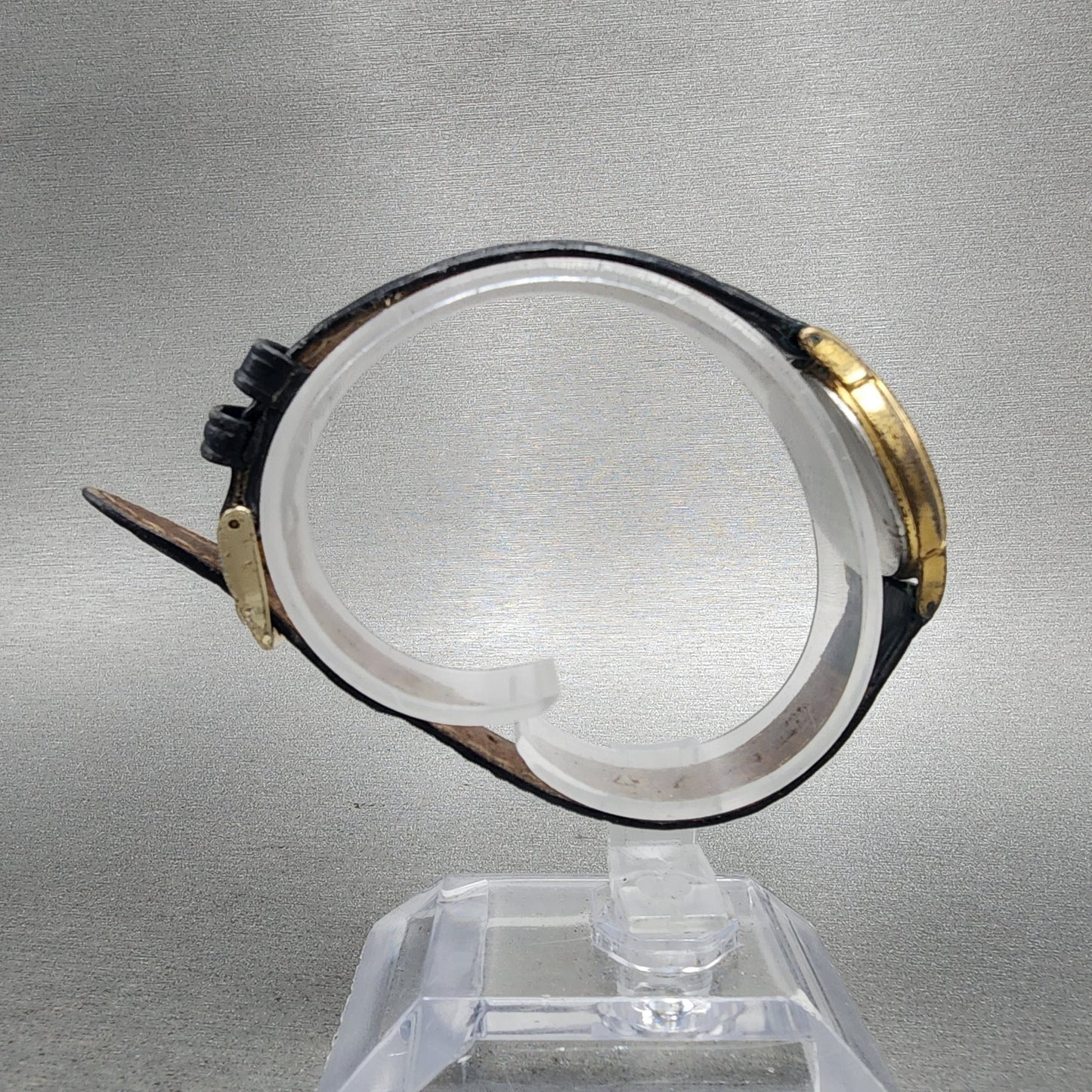 Seiko Watch Women 25mm White Dial Gold Tone Round V7011930 New Battery9