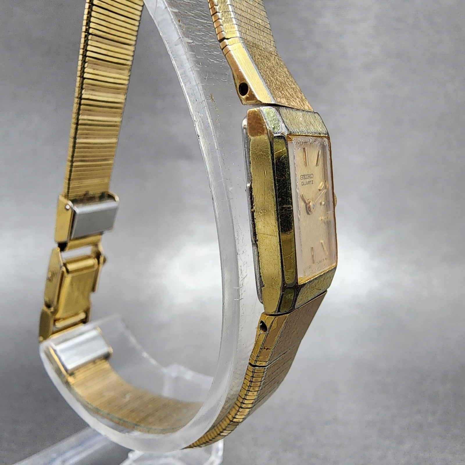 Seiko Tank Watch Women 12mm Champagne Dial Gold Tone 2e205029 New Battery3