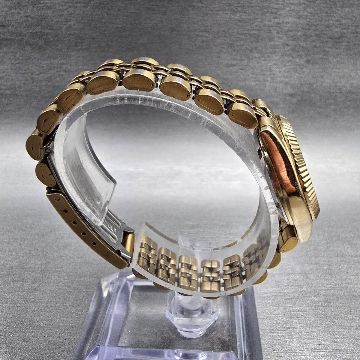 Citizen CQ Watch Women 25mm MOP Dial Gold Tone Daydate 1012-R15101 New Battery 68
