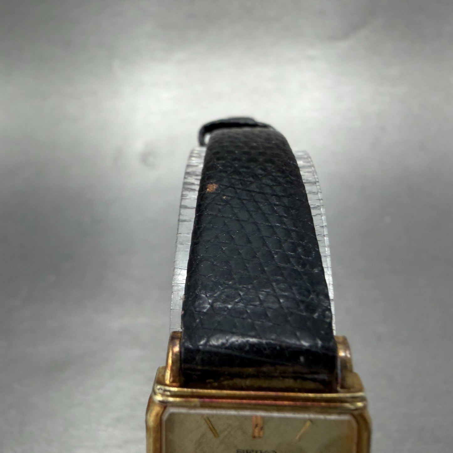 Seiko Exceline Tank Watch Women 18mm Champagne dial Gold Tone 1221-5670 New Batt4