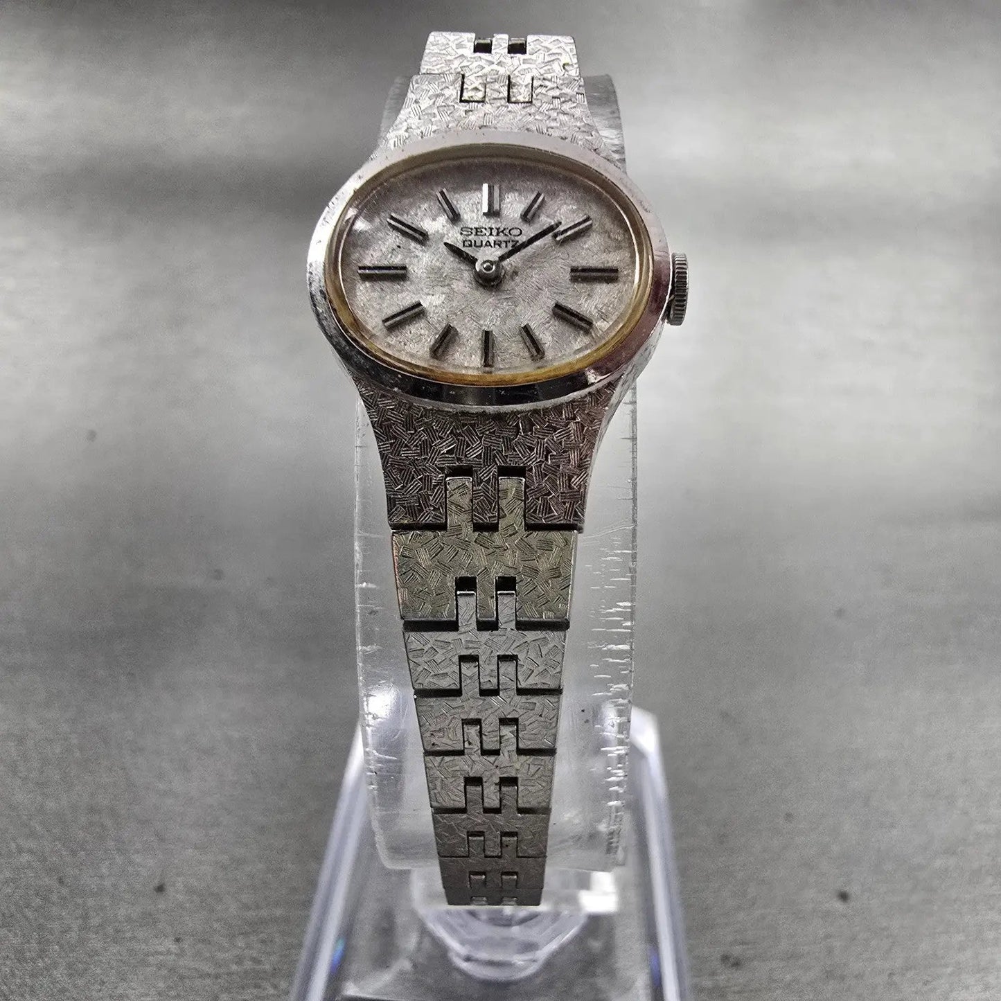 Seiko Watch Women 18mm Silver Dial Silver Tone Oval 1400-7389 Manual Wind Works5