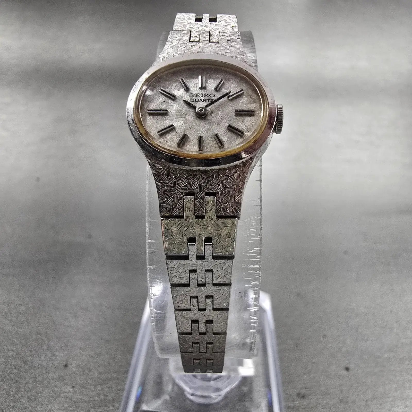 Seiko Watch Women 18mm Silver Dial Silver Tone Oval 1400-7389 Manual Wind Works5