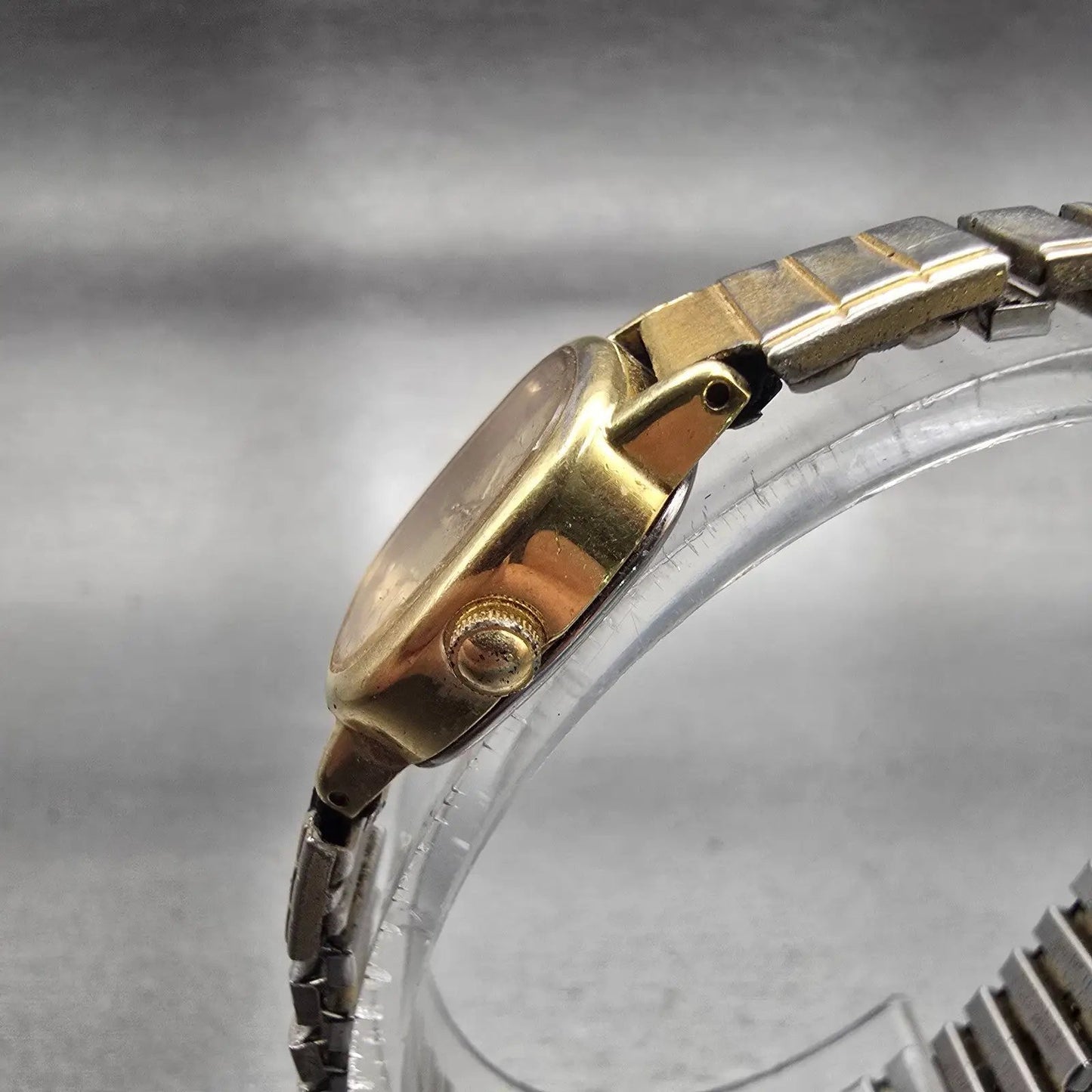 Seiko Watch Women 17mm Champagne Dial Gold Tone Oval 4N01-5019 New Battery VTG2