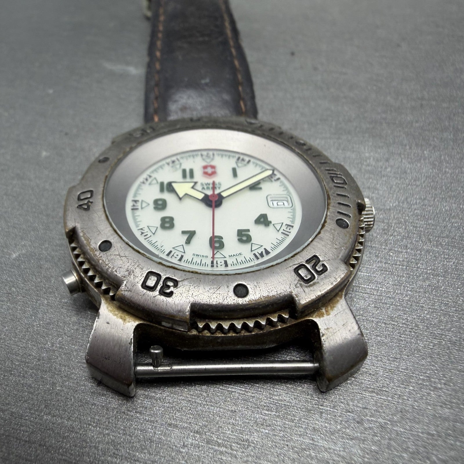 Victorinox Swiss Army Sportline Watch Men 40mm White Dial Silver Date PARTS ABC7