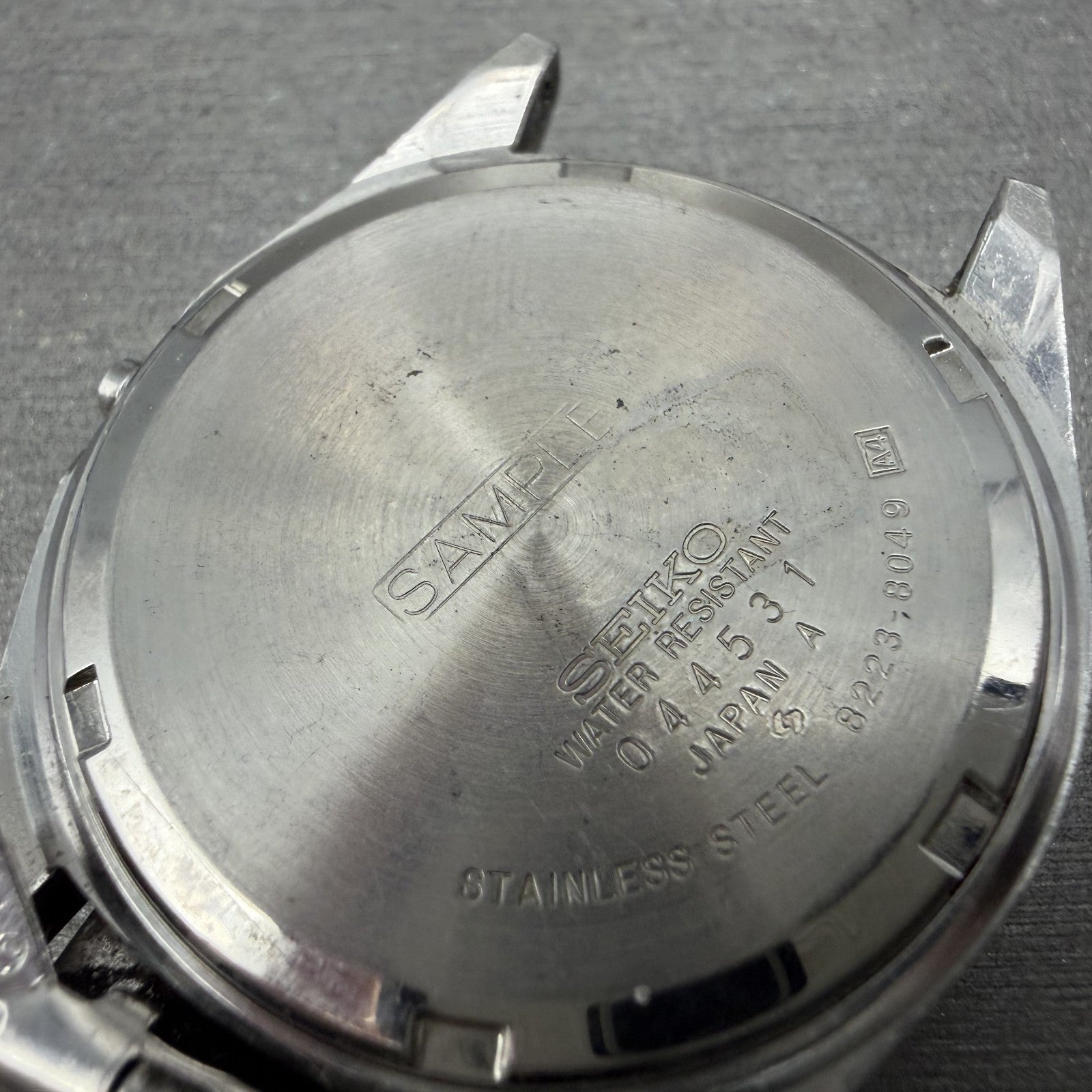 Seiko SQ Watch Men 35mm Silver Dial Silver Tone Daydate 8223-8049 SAMPLE E8